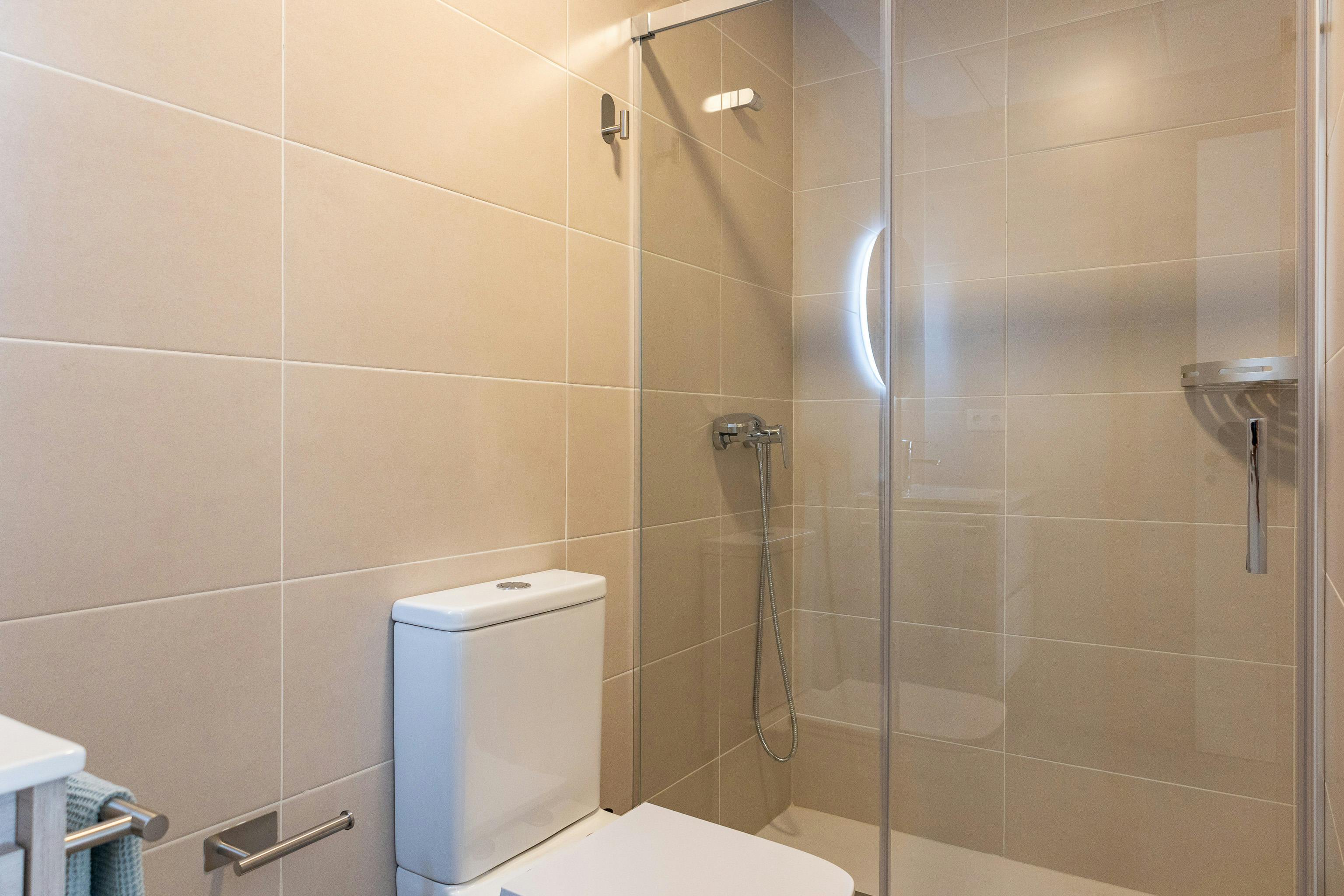 Single room Valencia, 1 bed, 16m² — photo 10