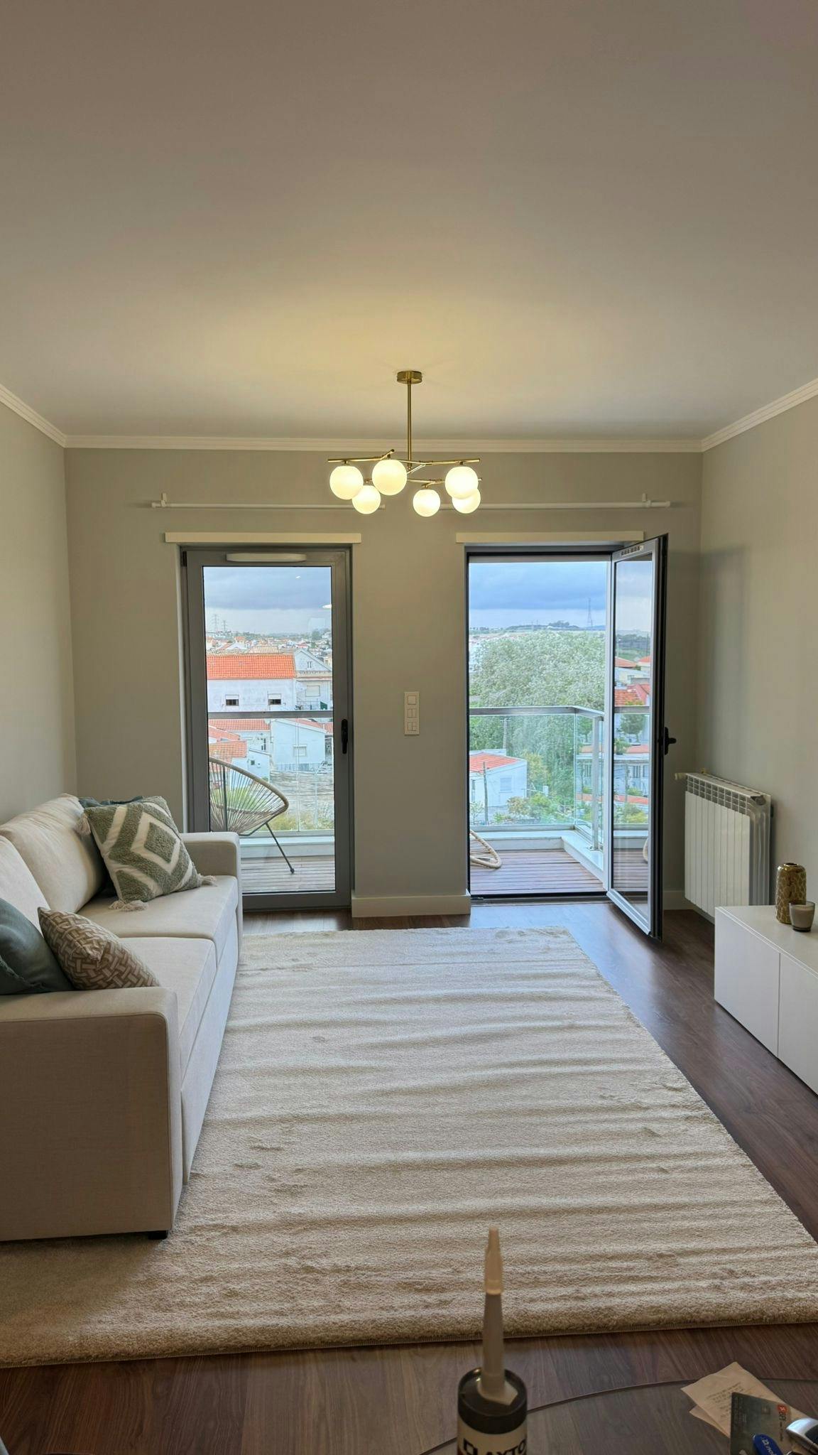 Lägenhet att hyra för 3 000 € i månaden i Caparica, Rua Alto dos Capuchos