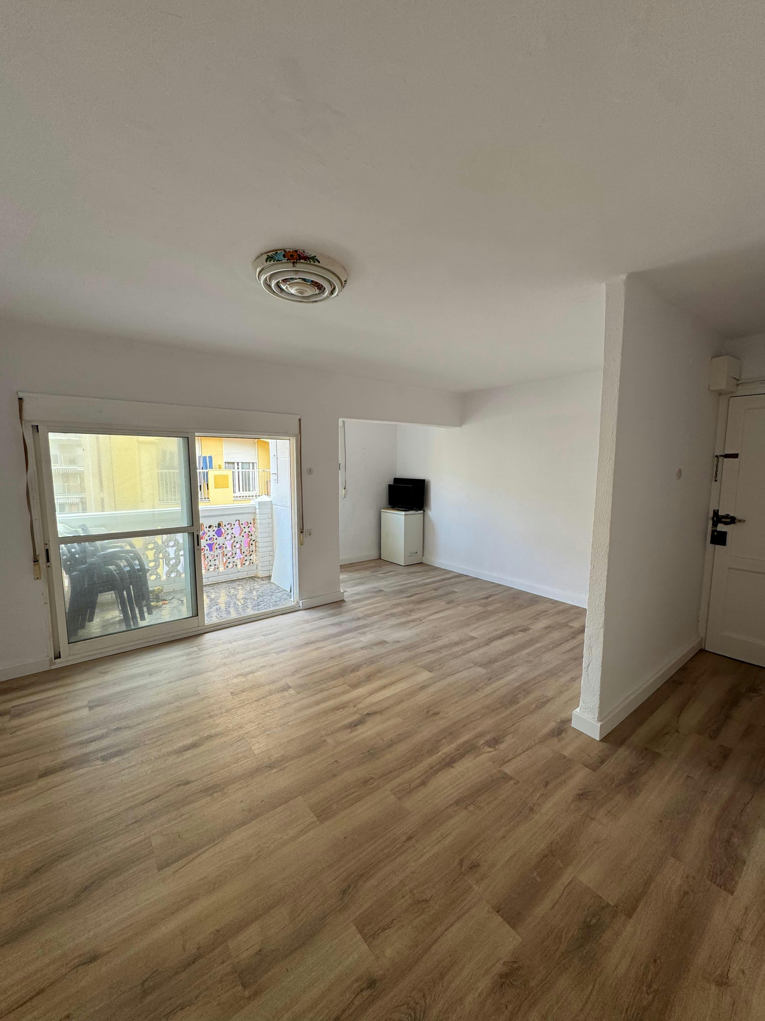 Apartment for rent for €890 per month in Valencia, Carrer del Doctor Brugada