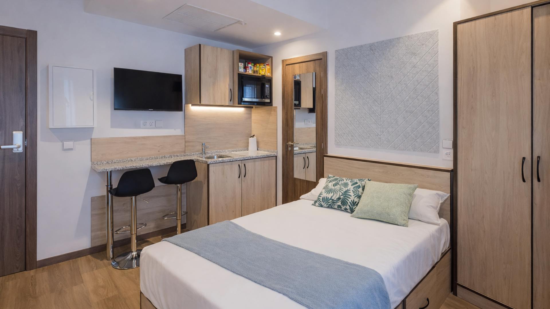 Shared room for rent for €950 per month in Madrid, Calle de la Princesa