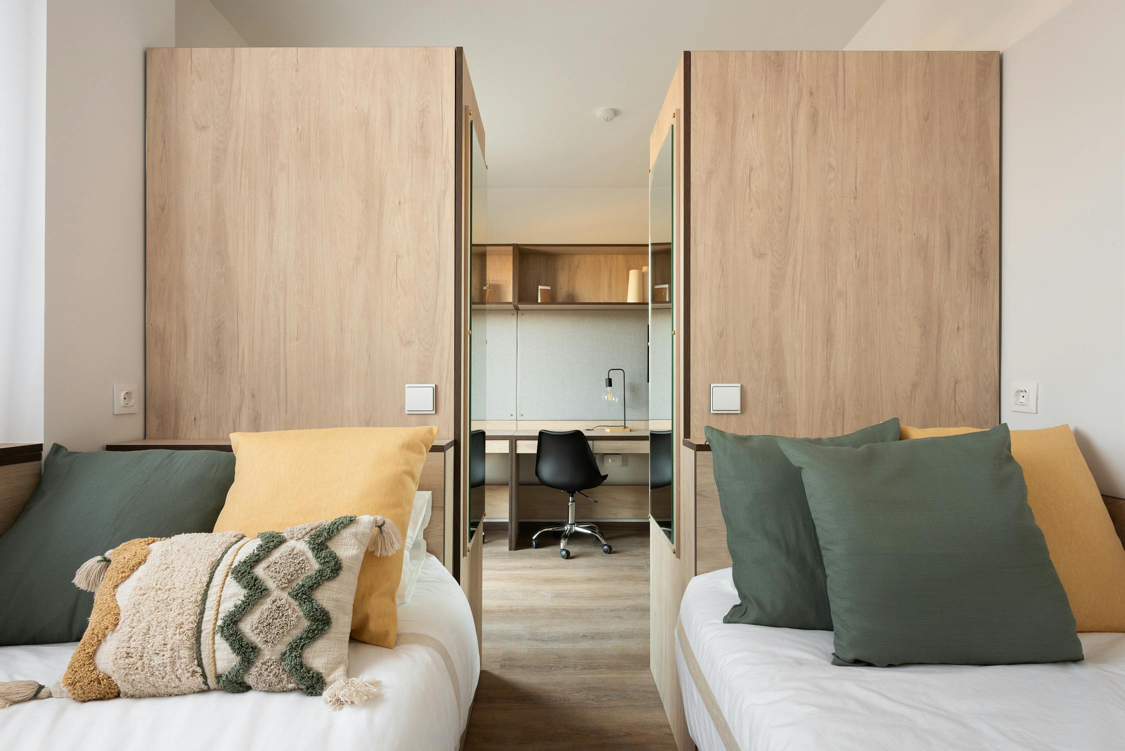 Shared room for rent for €1,335 per month in Madrid, Calle de la Princesa