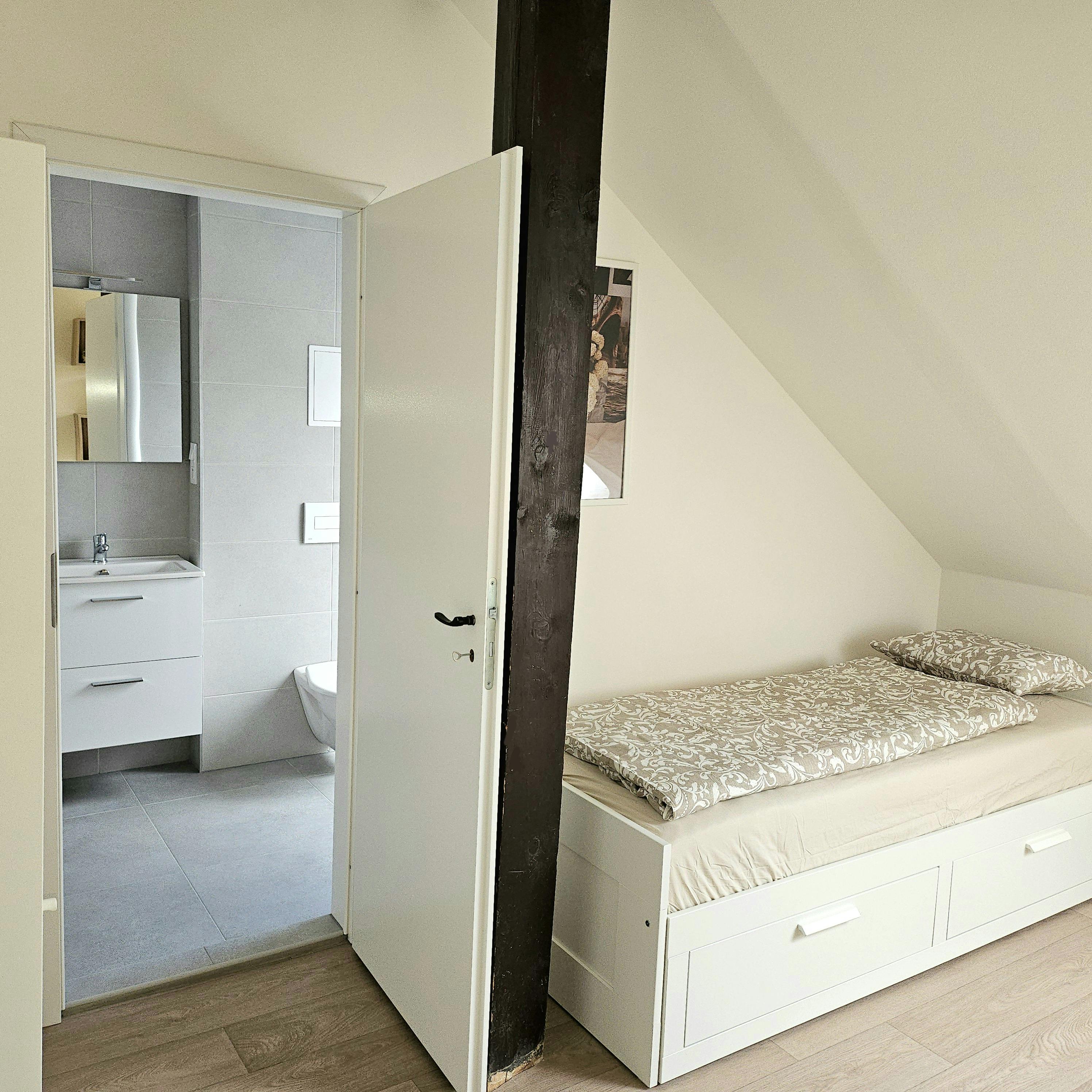 Single room Hlavní Město Praha, 1 bed, 18m² — photo 3