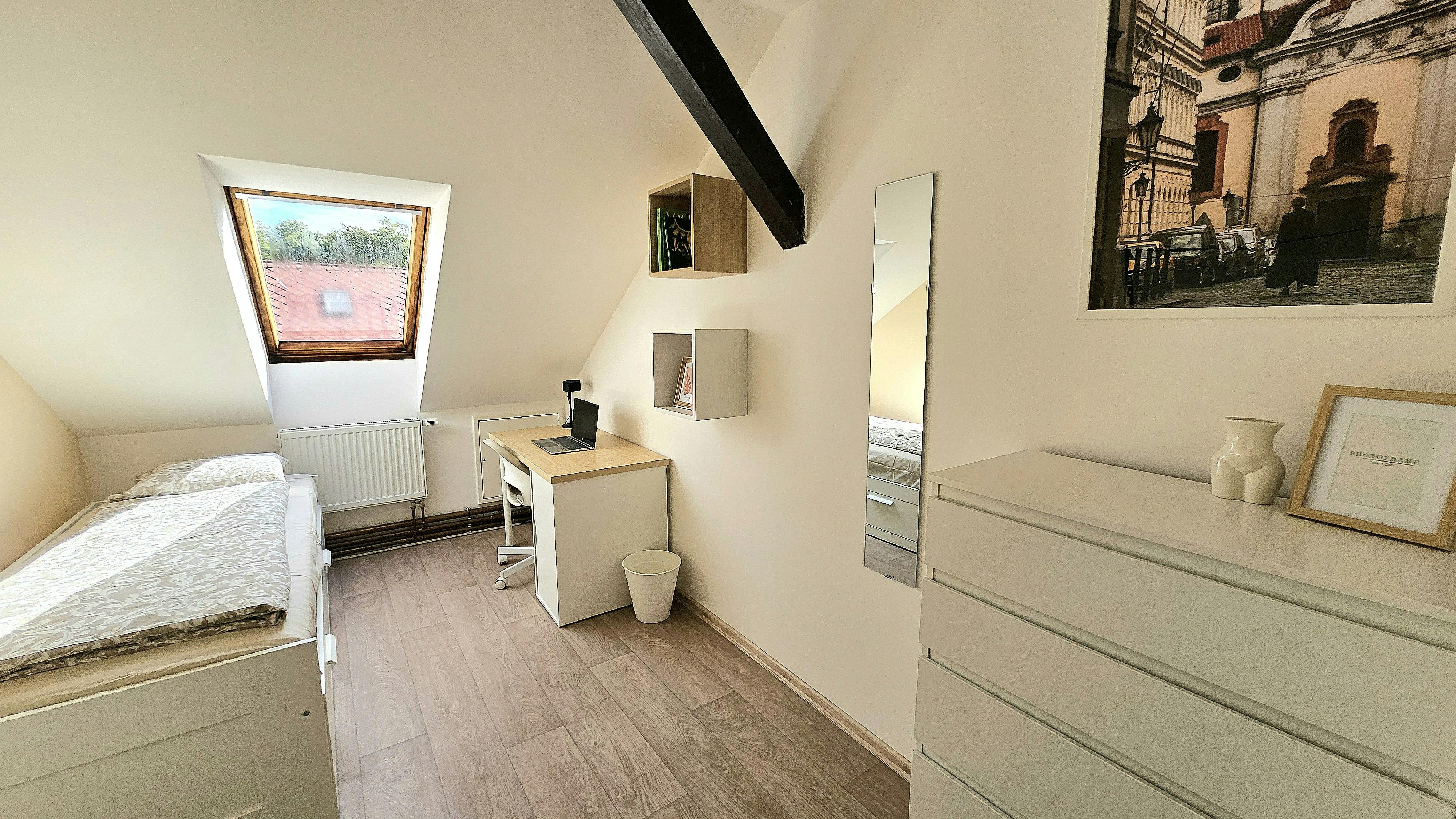 Single room Hlavní Město Praha, 1 bed, 14m² — photo 6