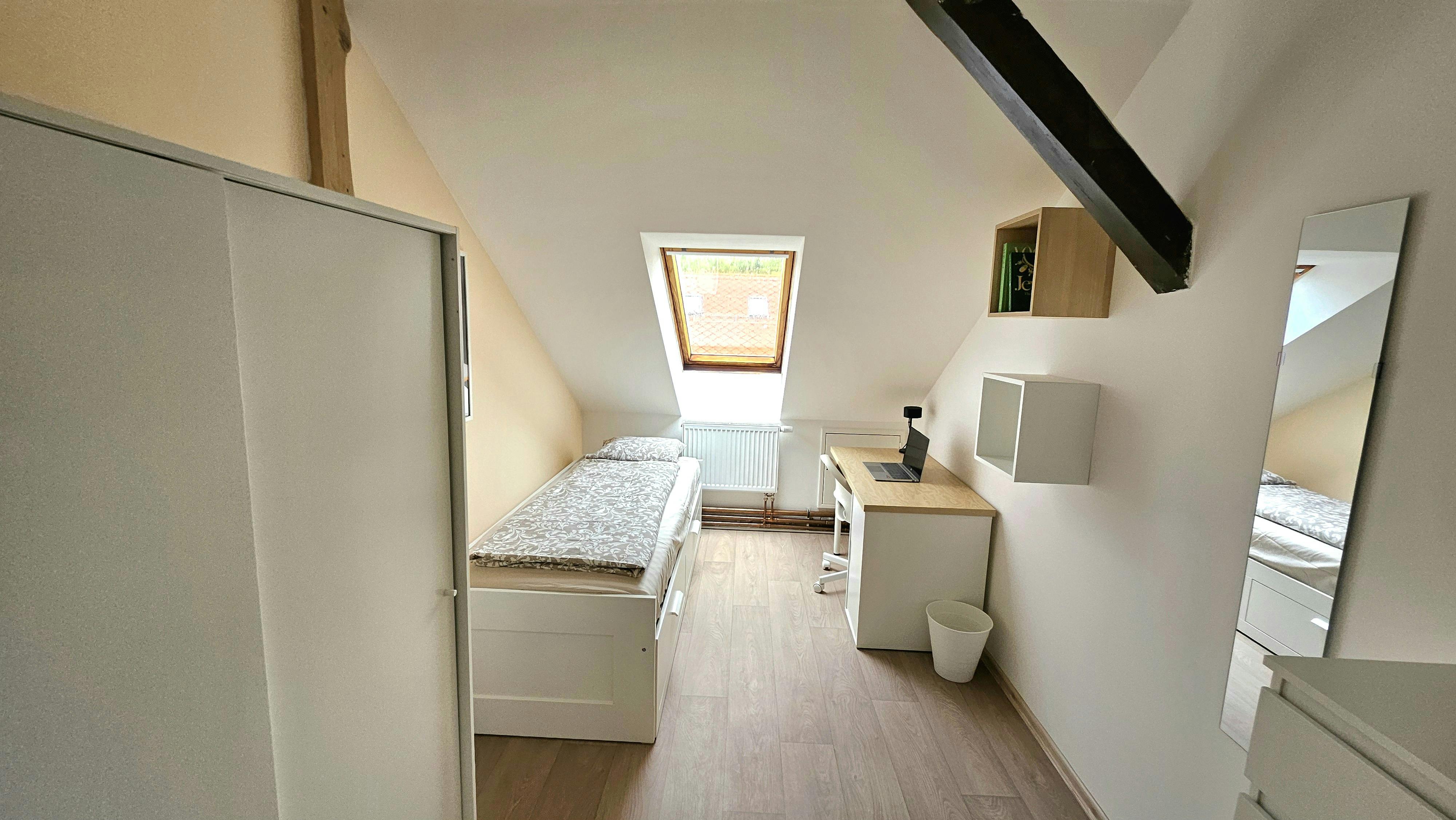 Single room Hlavní Město Praha, 1 bed, 14m² — photo 4