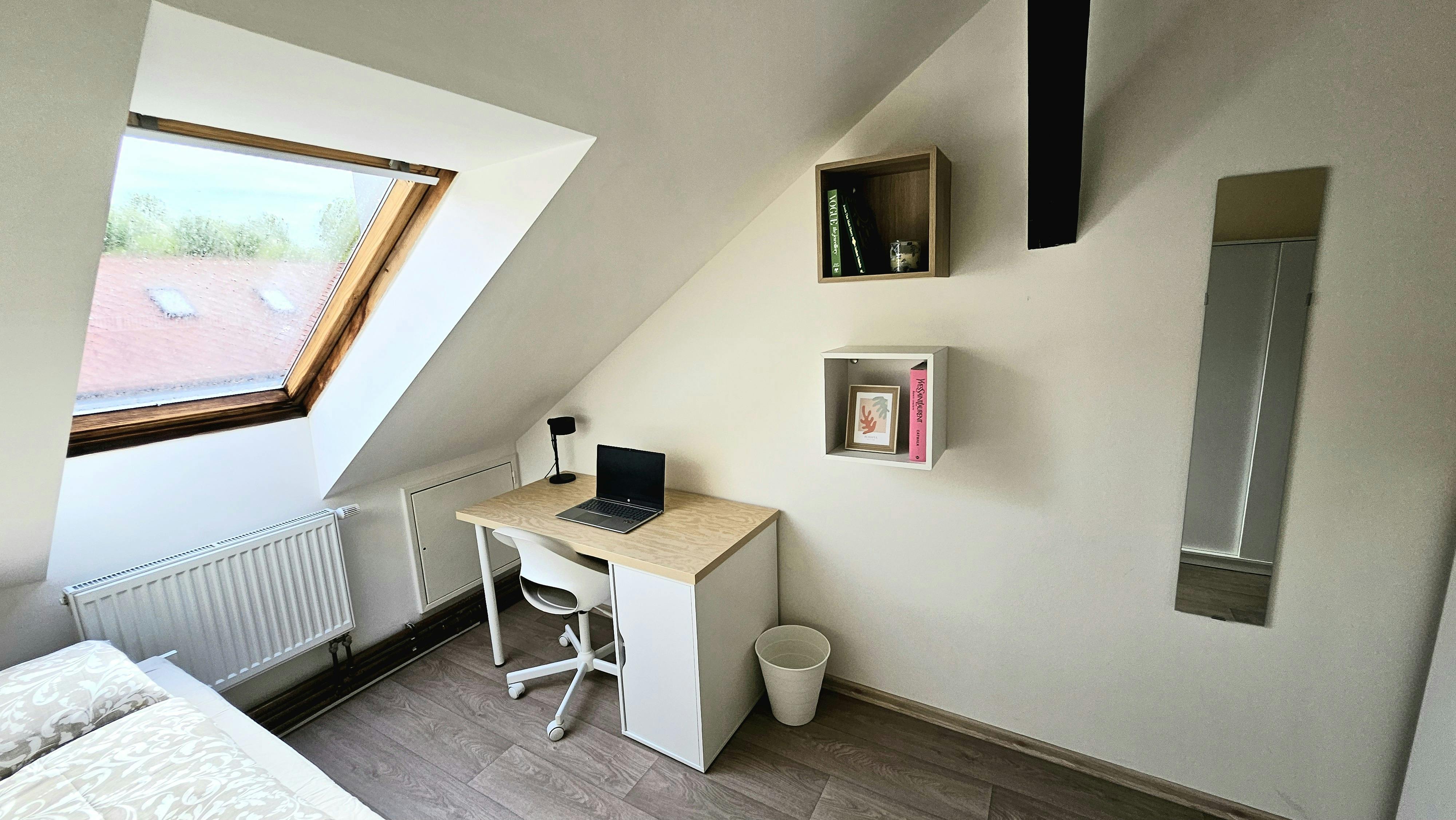 Single room Hlavní Město Praha, 1 bed, 14m² — photo 5