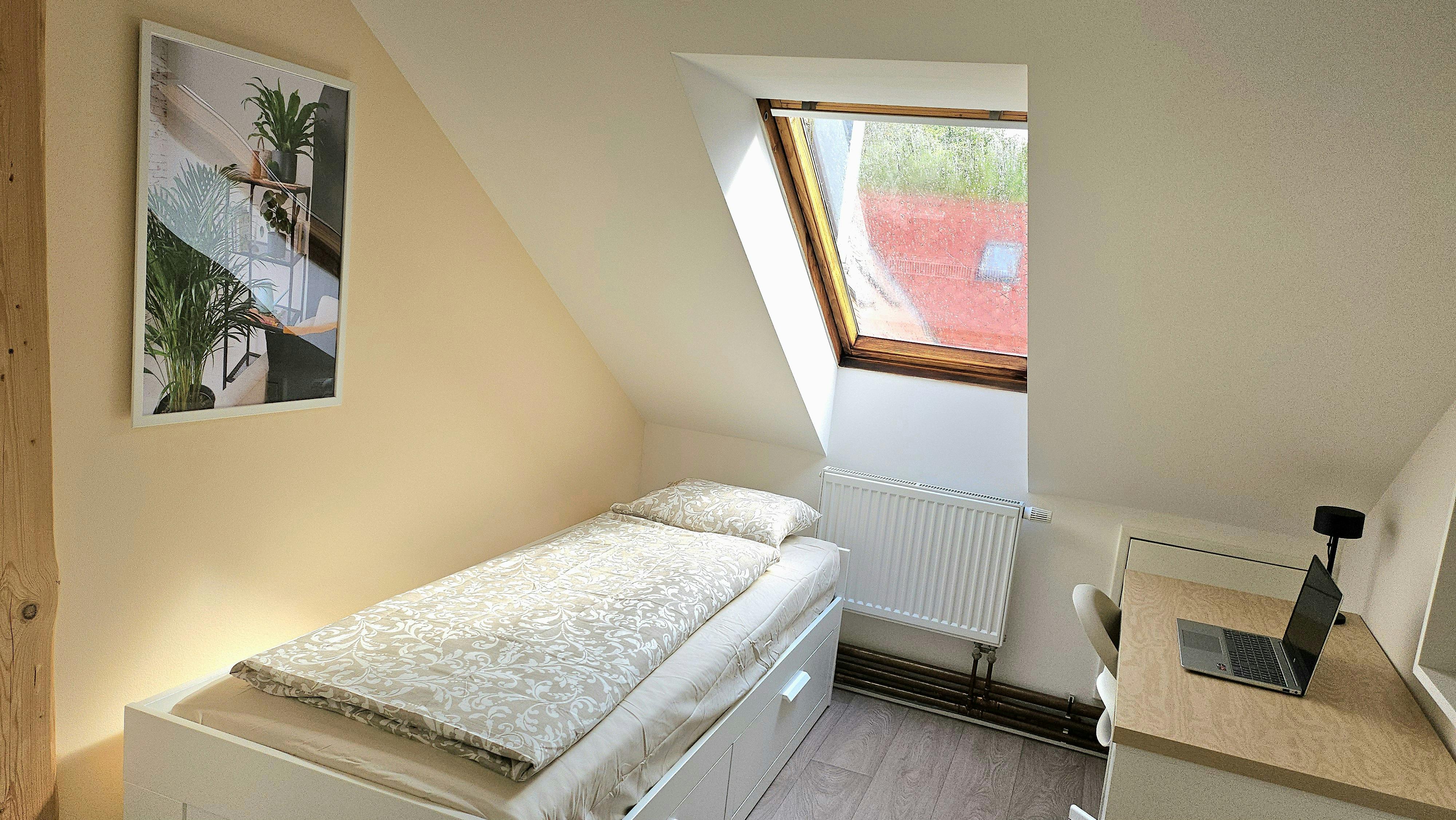 Single room Hlavní Město Praha, 1 bed, 14m² — photo 2