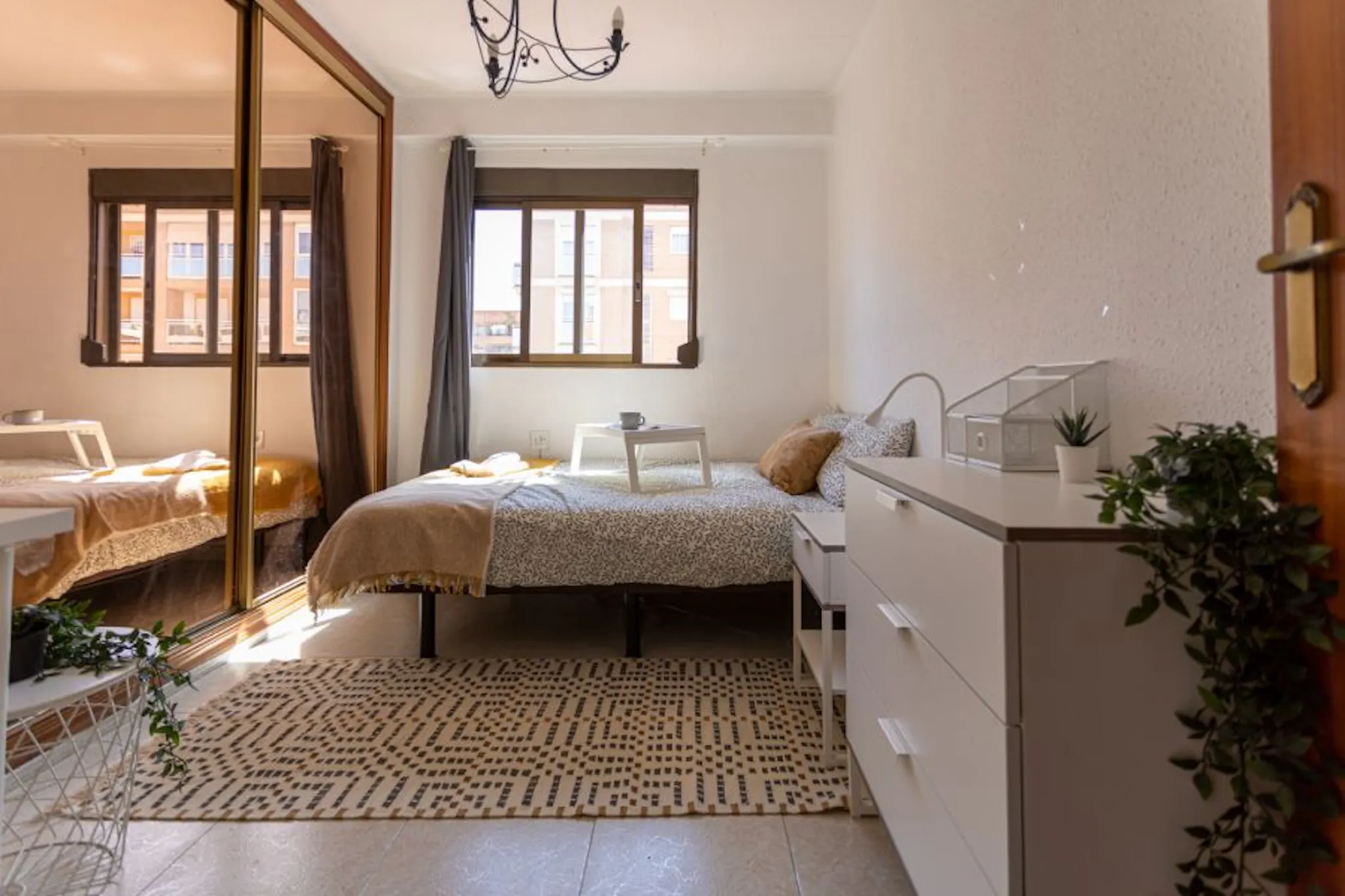 Carrer de les Illes Canàries, Valencia preview