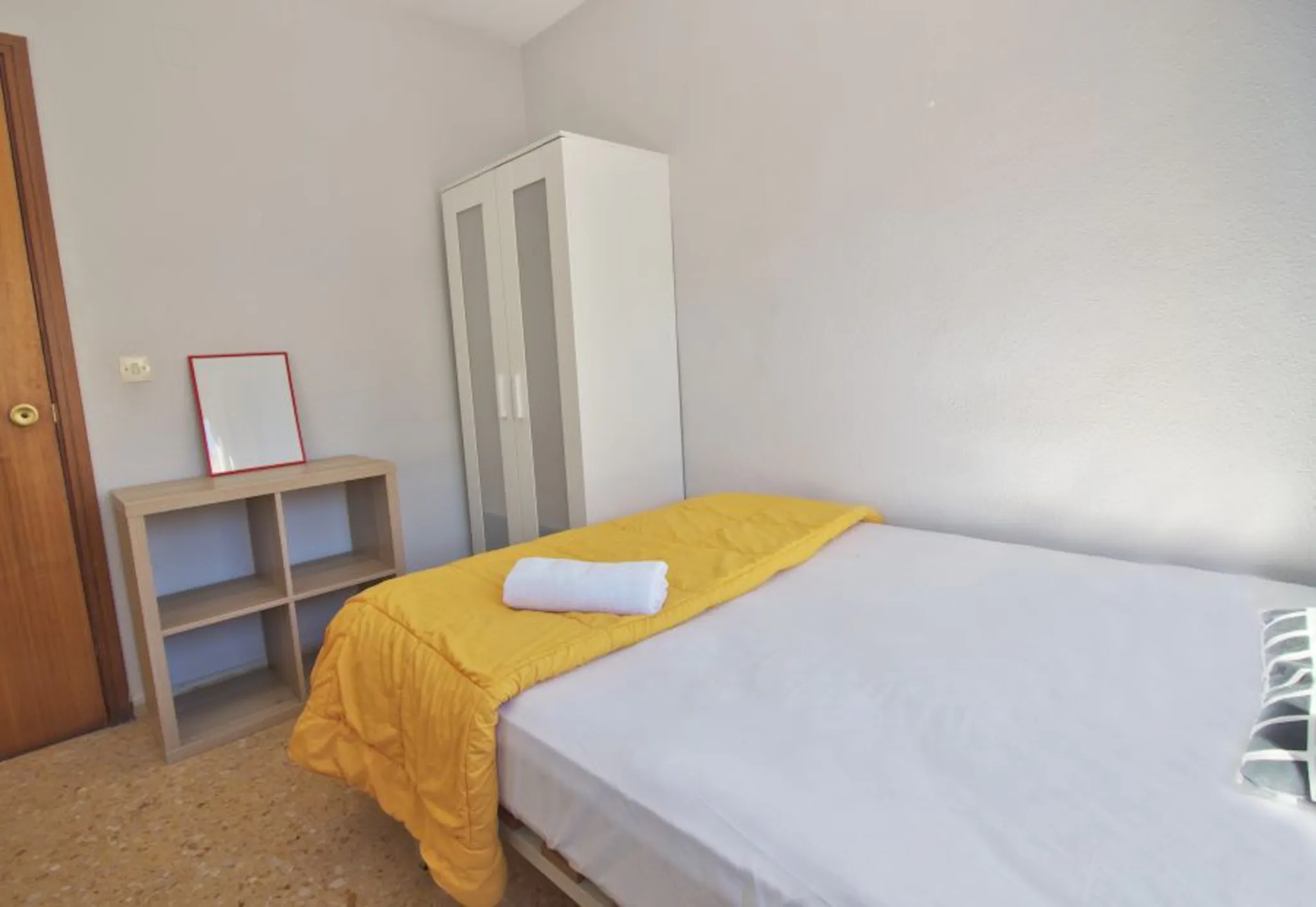 Carrer de Polo y Peyrolón, Valencia preview