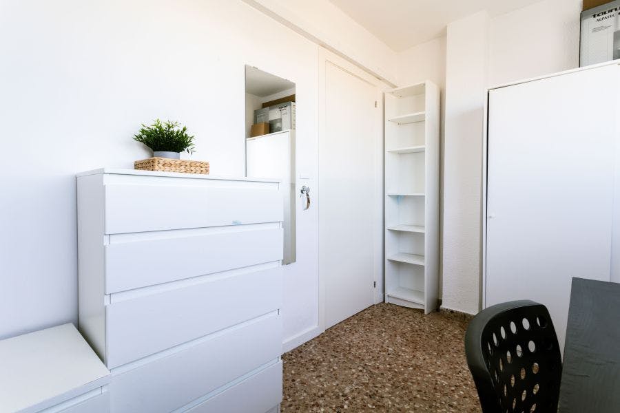 Carrer del Serpis, Valencia preview