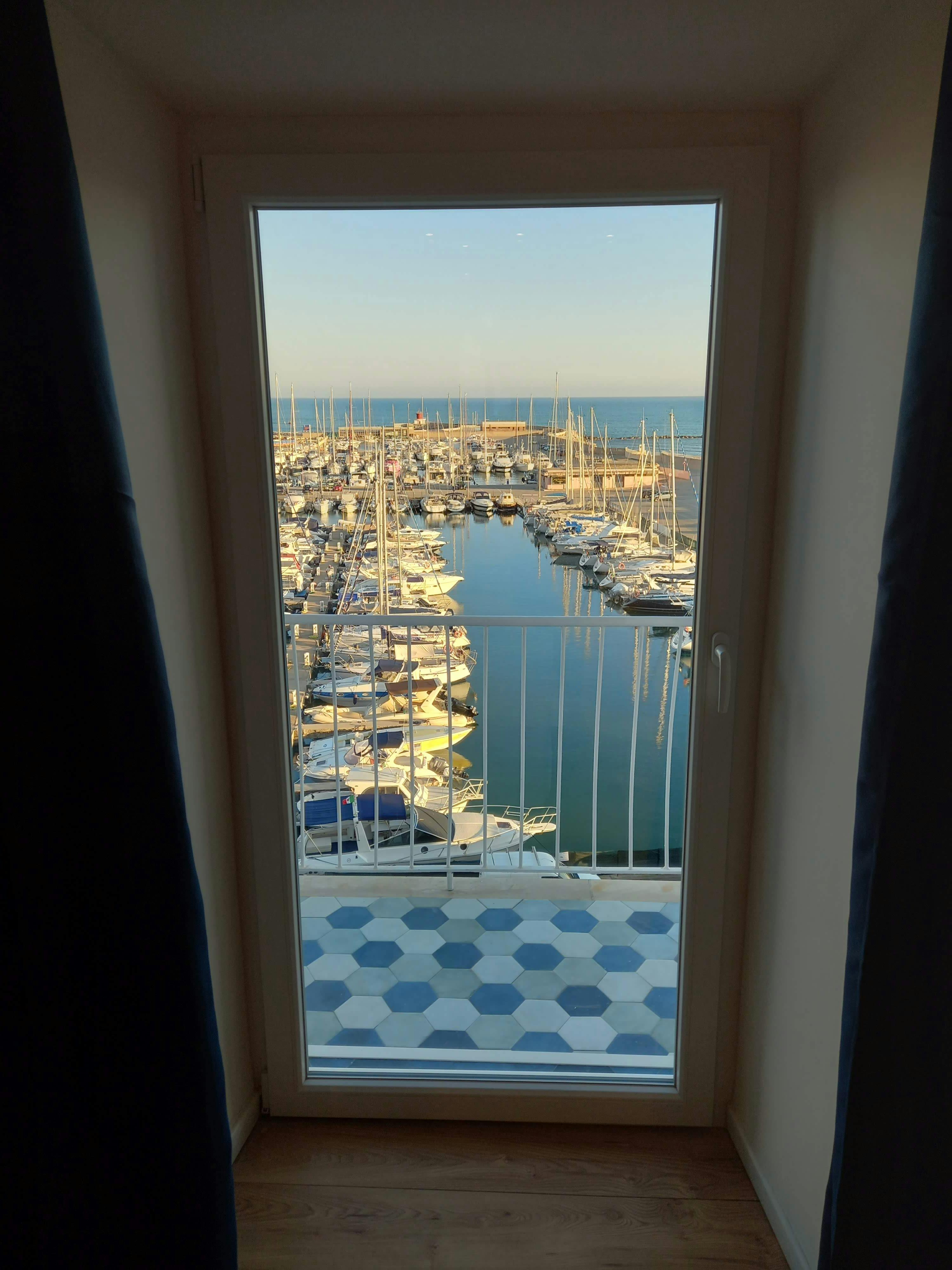 Garsonieră de închiriat pentru 4.000 EUR pe lună în Nettuno, Piazza Guglielmo Marconi