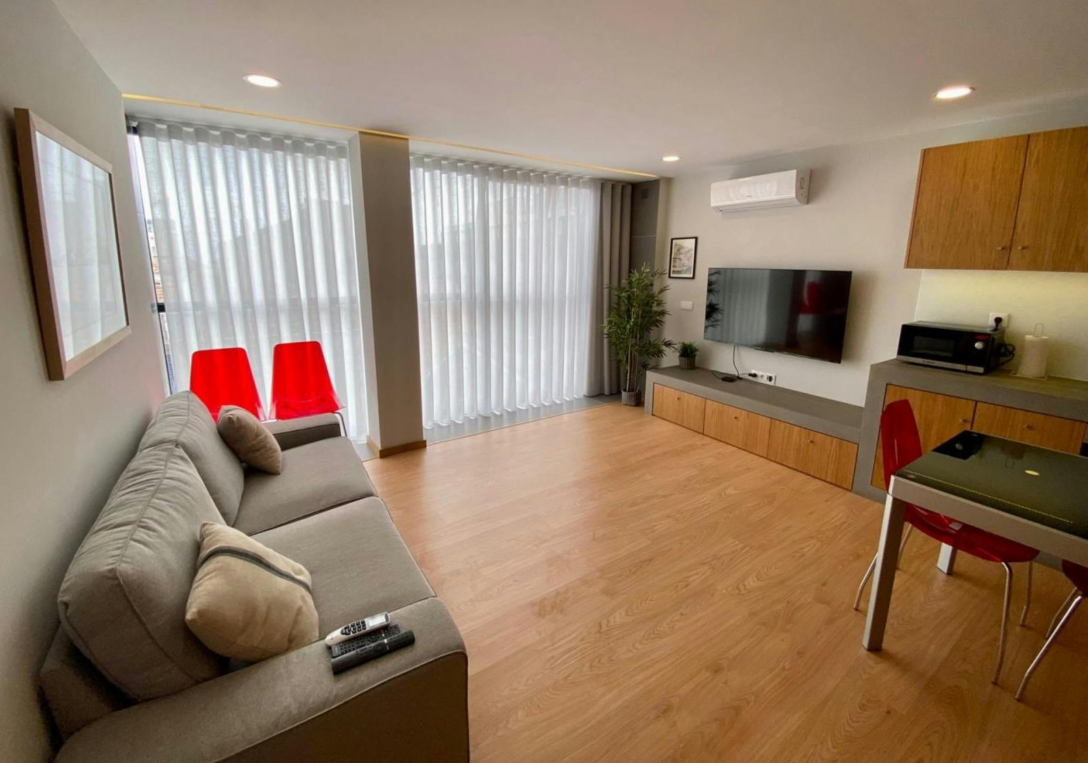 Apartment for rent for €950 per month in Matosinhos, Rua de Brito Capelo