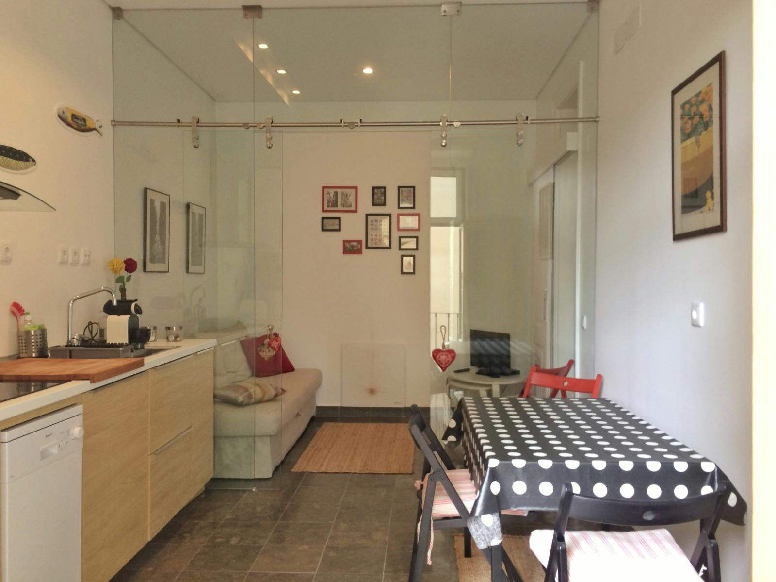 Apartment for rent for €2,000 per month in Lisbon, Calçada da Estrela