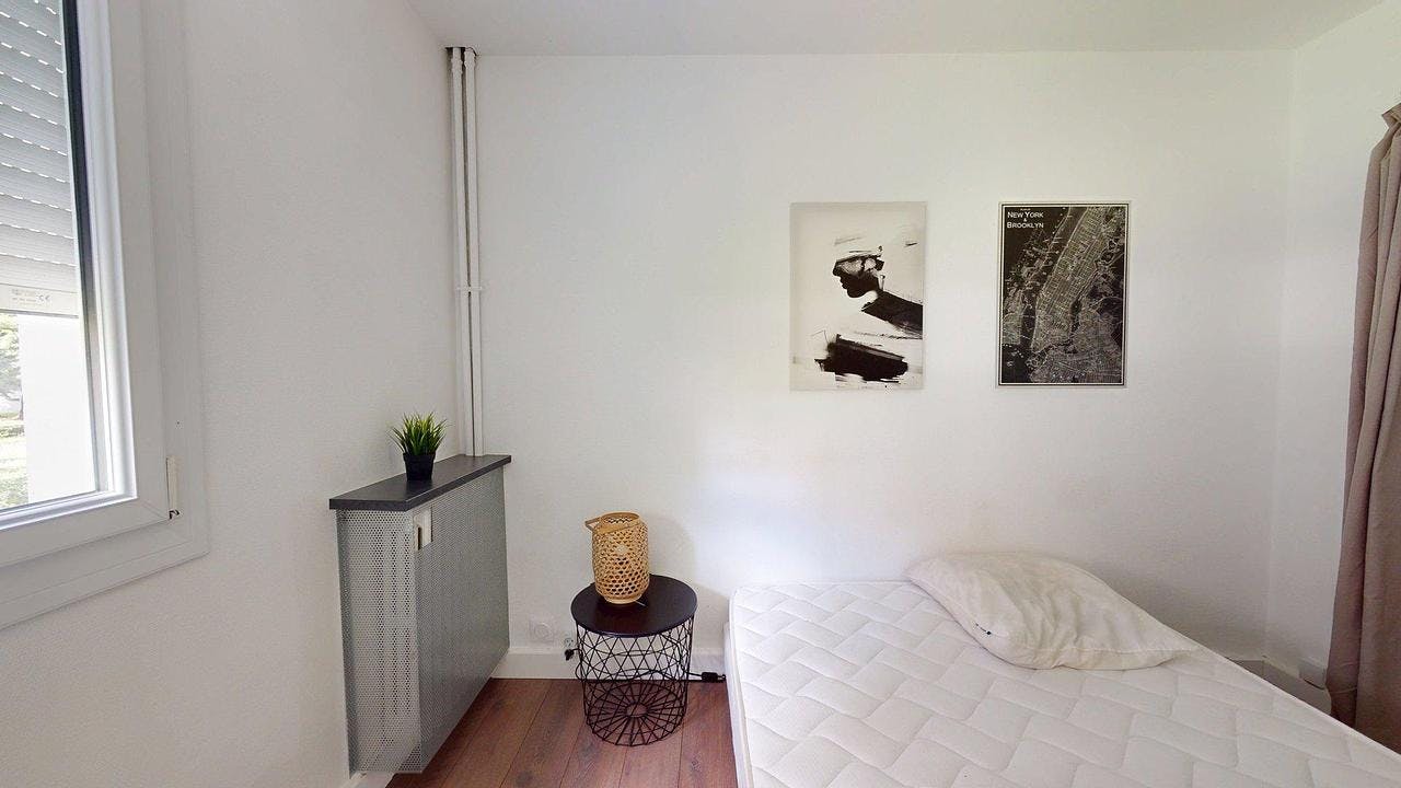 Single room Saint-Sébastien-Sur-Loire, 1 bed, 9m² — photo 1