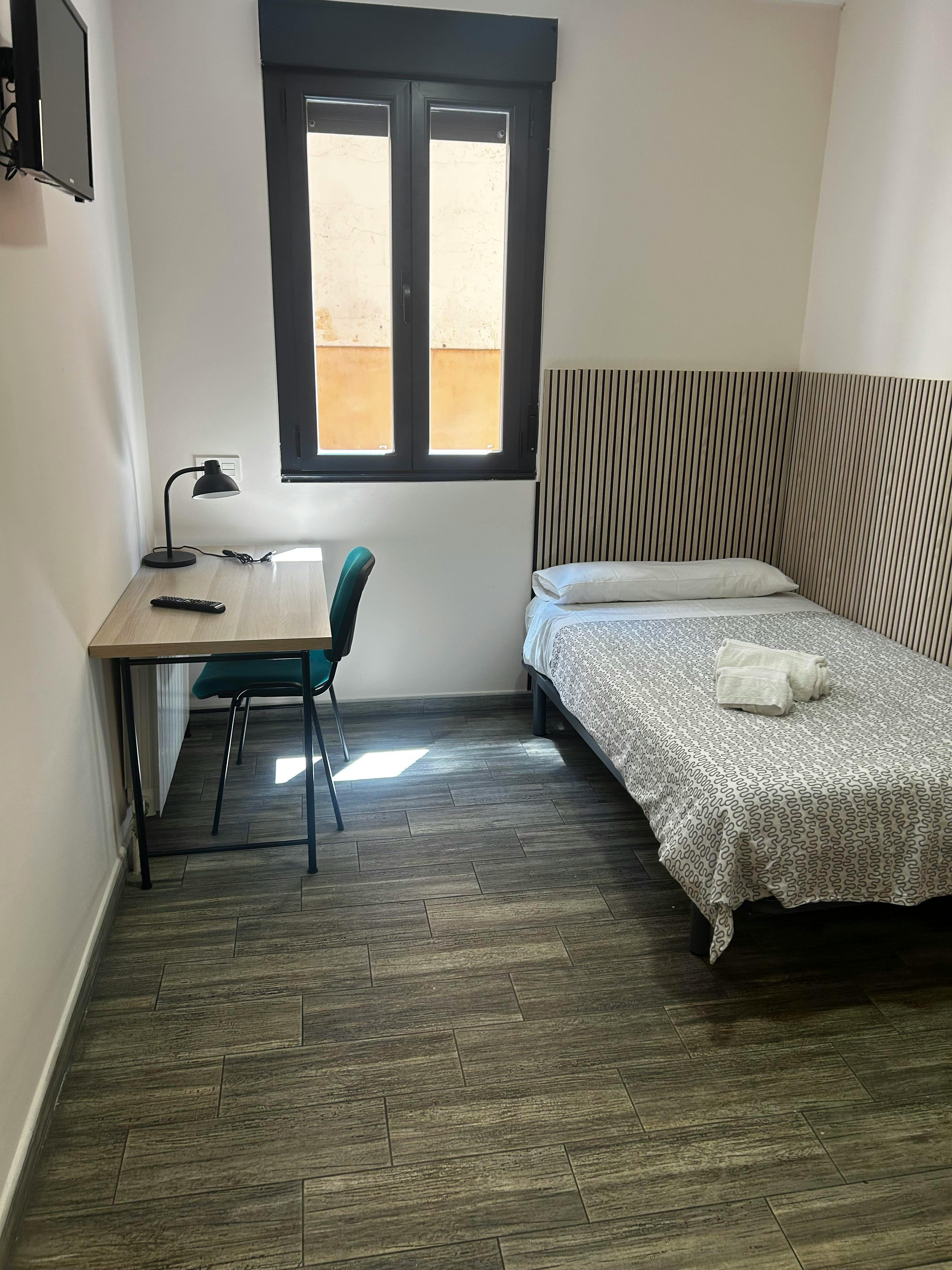 Single room León, 1 bed, 12m² — photo 5