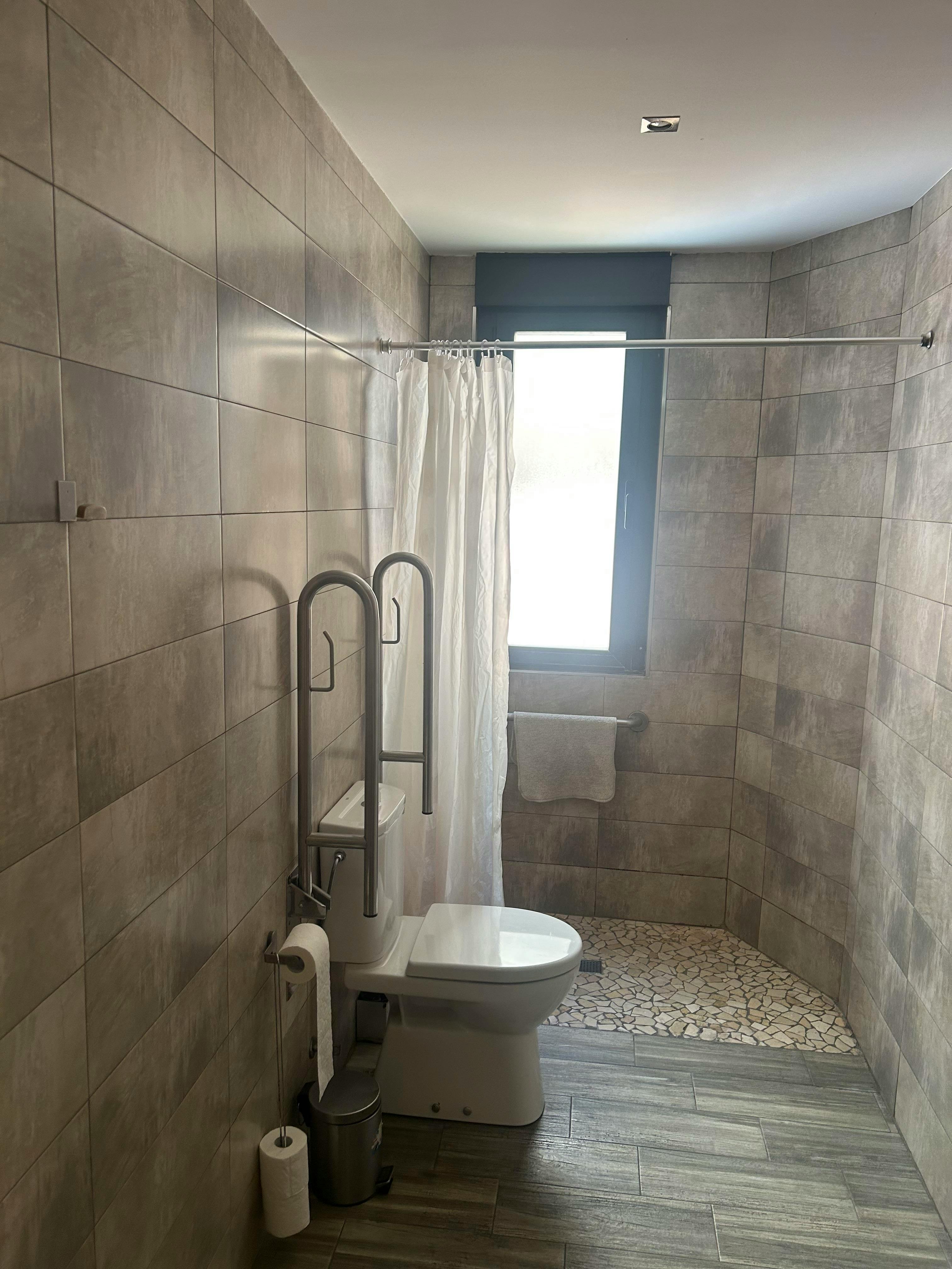 Single room León, 1 bed, 12m² — photo 1