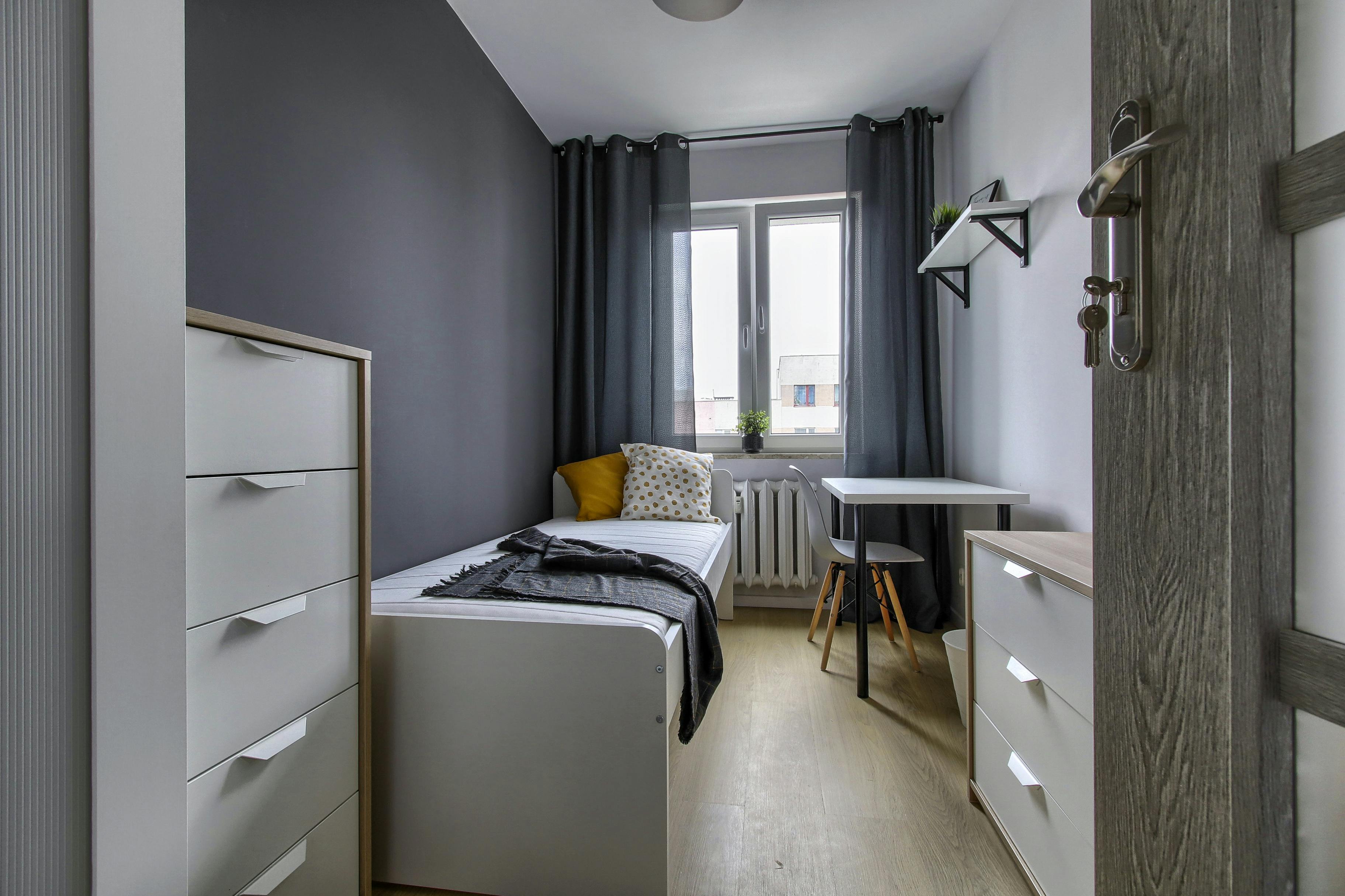 Private room for rent for PLN 1,900 per month in Warsaw, Stanisława Mikołajczyka