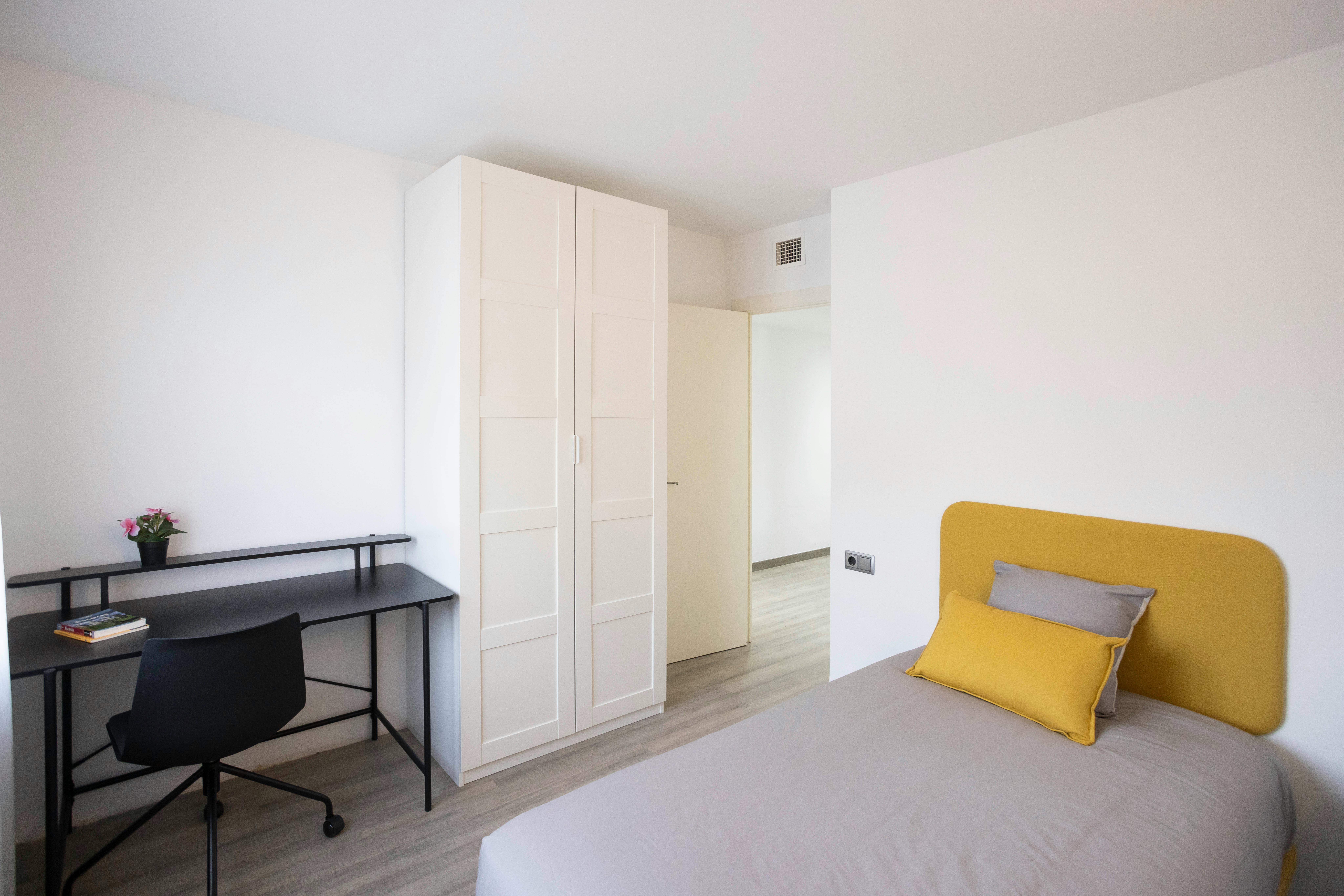 Single room Sant Cugat Del Vallès, 1 bed, 10.5m² — photo 1