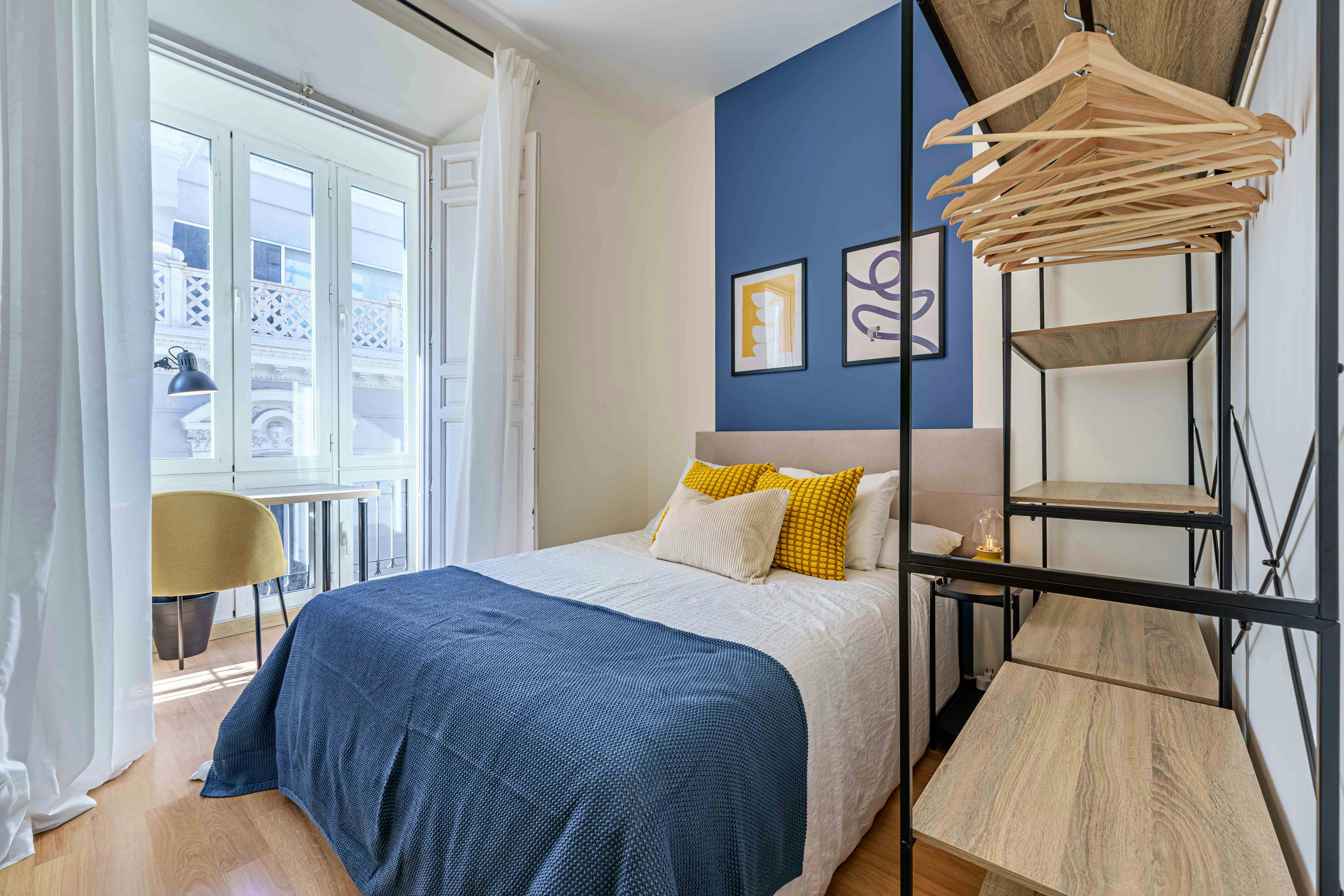 Private room for rent for €650 per month in Málaga, Calle Álamos