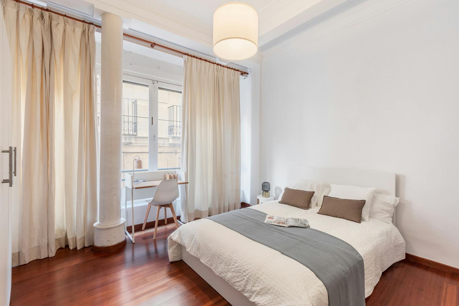 Carrer de Navellos, Valencia preview