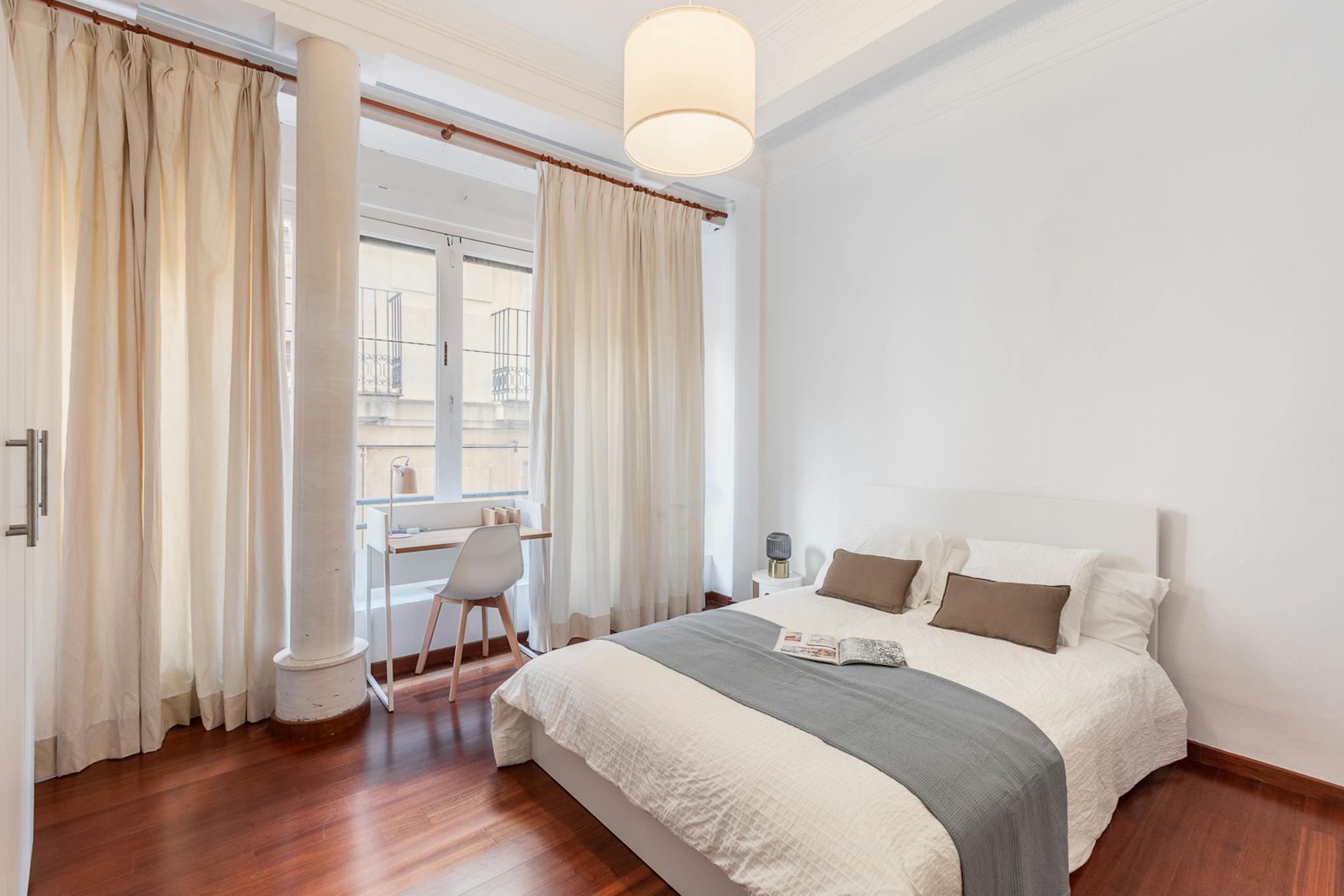 Carrer de Navellos, Valencia preview