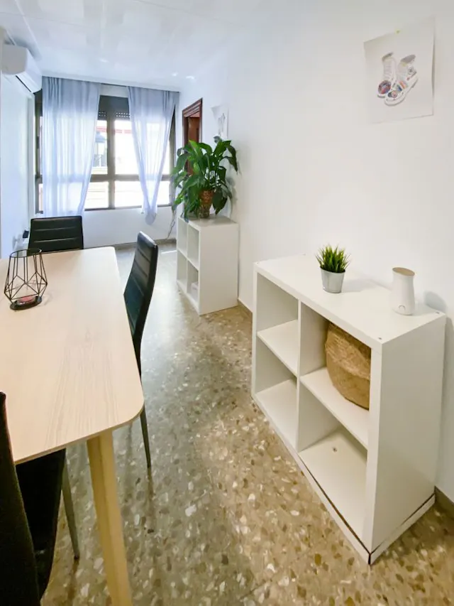 4-Bedroom Apartment in Carrer Pintor José Mongrell, Valencia (1627364) room image 1