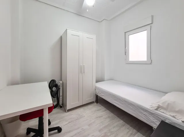Private room in Carrer de Ramiro de Maeztu, Valencia (1627390) room image 1