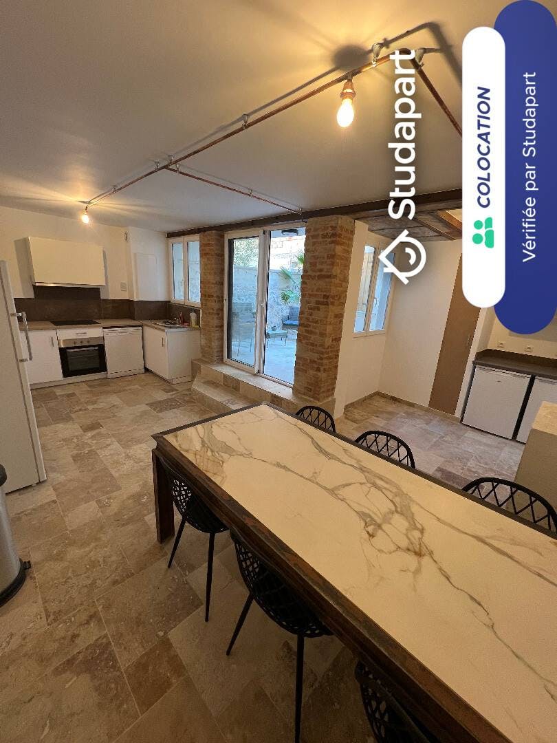 Private room for rent for €500 per month in Toulon, Avenue de Valbourdin
