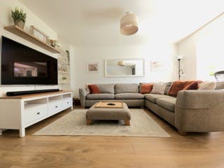 Casa en alquiler por 4000 GBP al mes en Crawley, Tushmore Lane