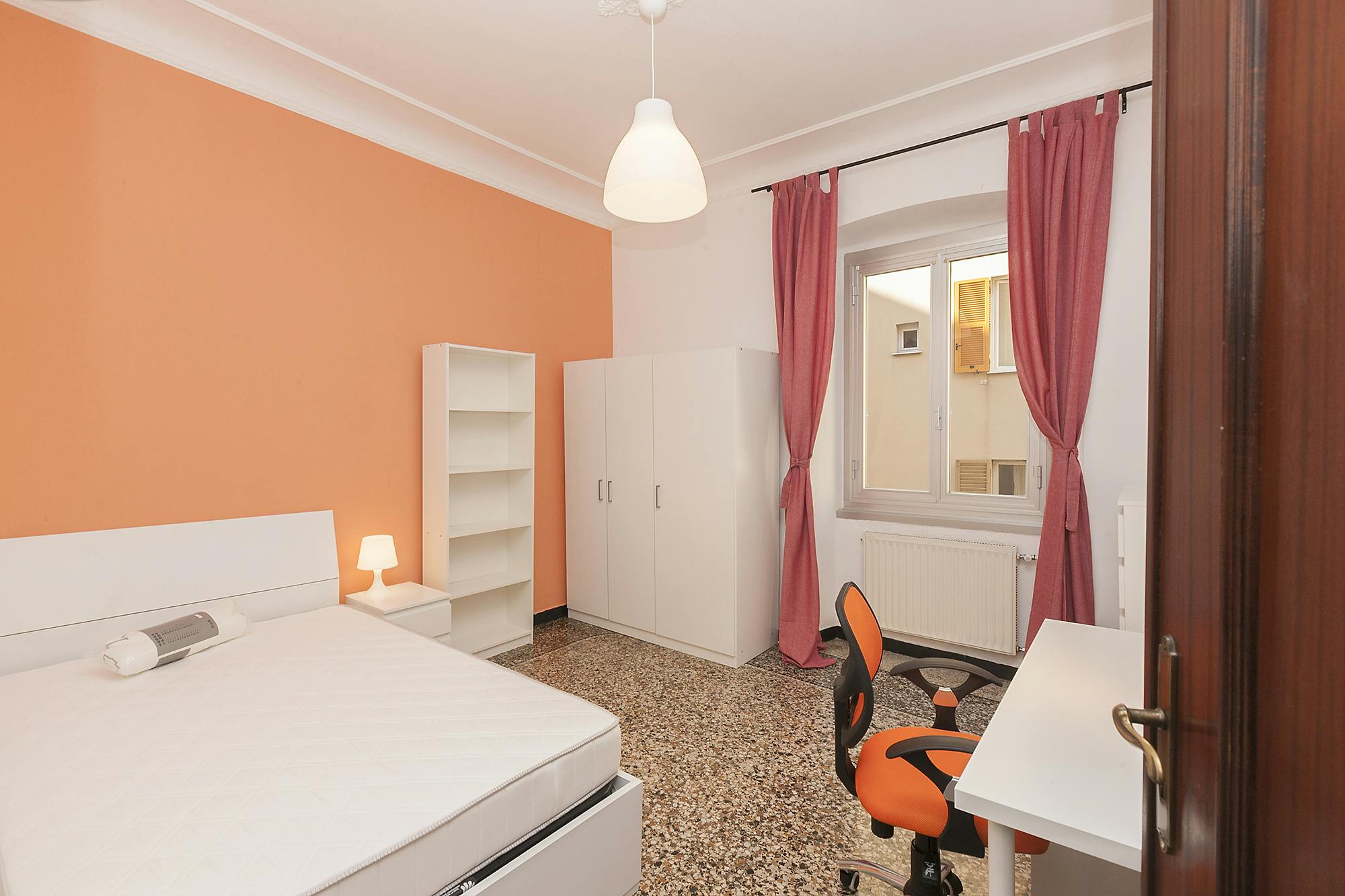 Отдельная комната сдается в аренду за 470 € в месяц в Genoa, Corso Buenos Aires