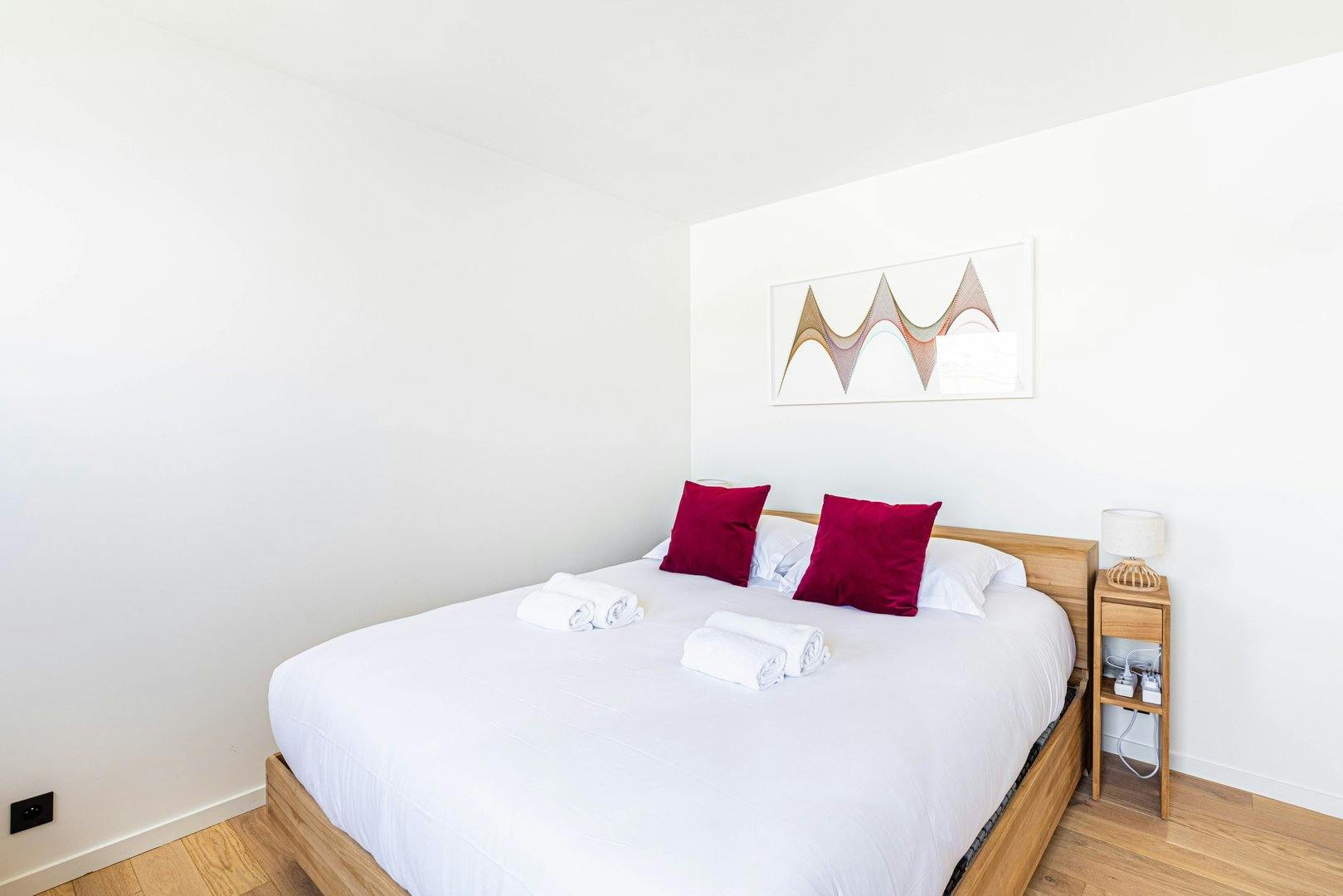 Apartment for rent for €2,829 per month in Paris, Place de l'Escadrille Normandie-Niemen