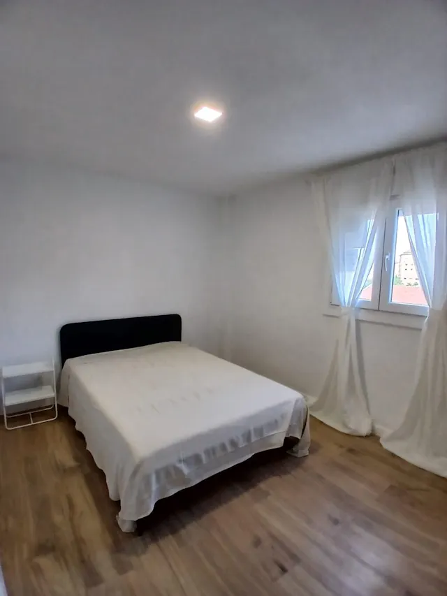 Private room in Calle Besolla, Madrid (1627634) room image 2
