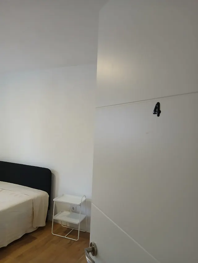 Private room in Calle Besolla, Madrid (1627635) room image 2