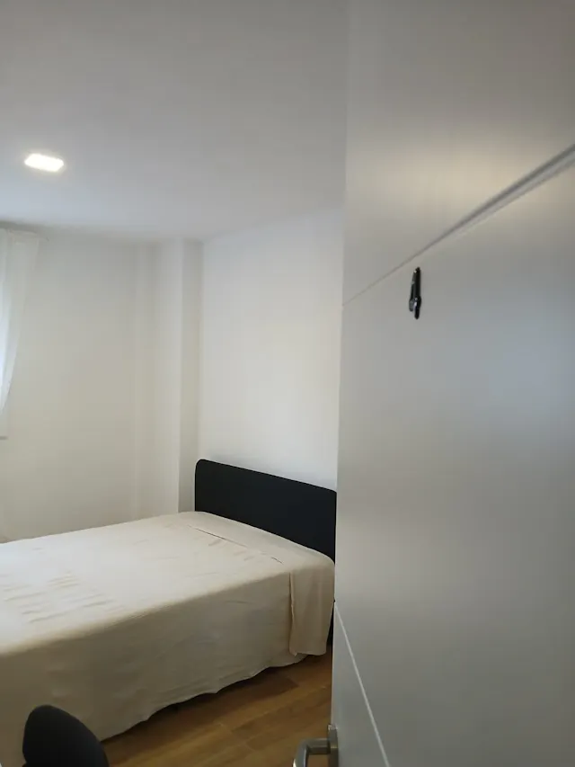 Private room in Calle Besolla, Madrid (1627635) room image 1