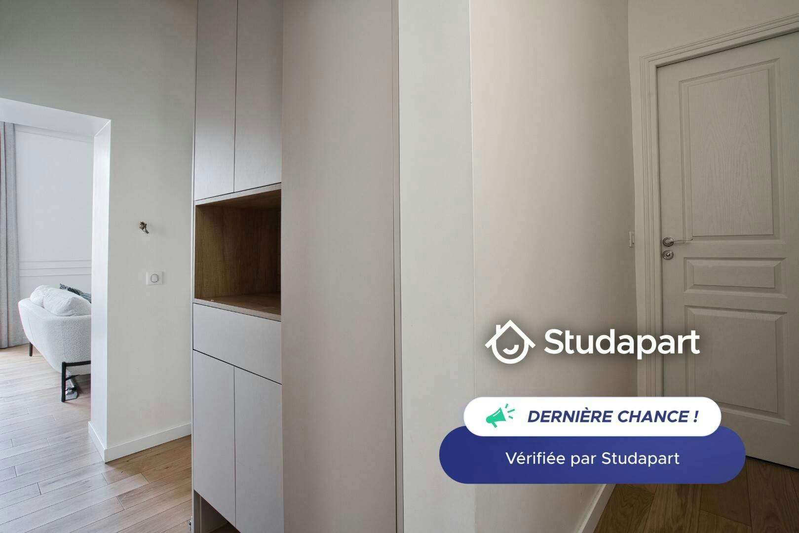 Apartment for rent for €3,700 per month in Paris, Rue Bailly