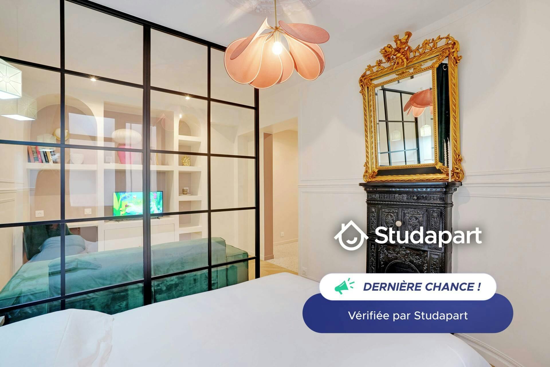 Apartment for rent for €2,300 per month in Paris, Rue Rodier