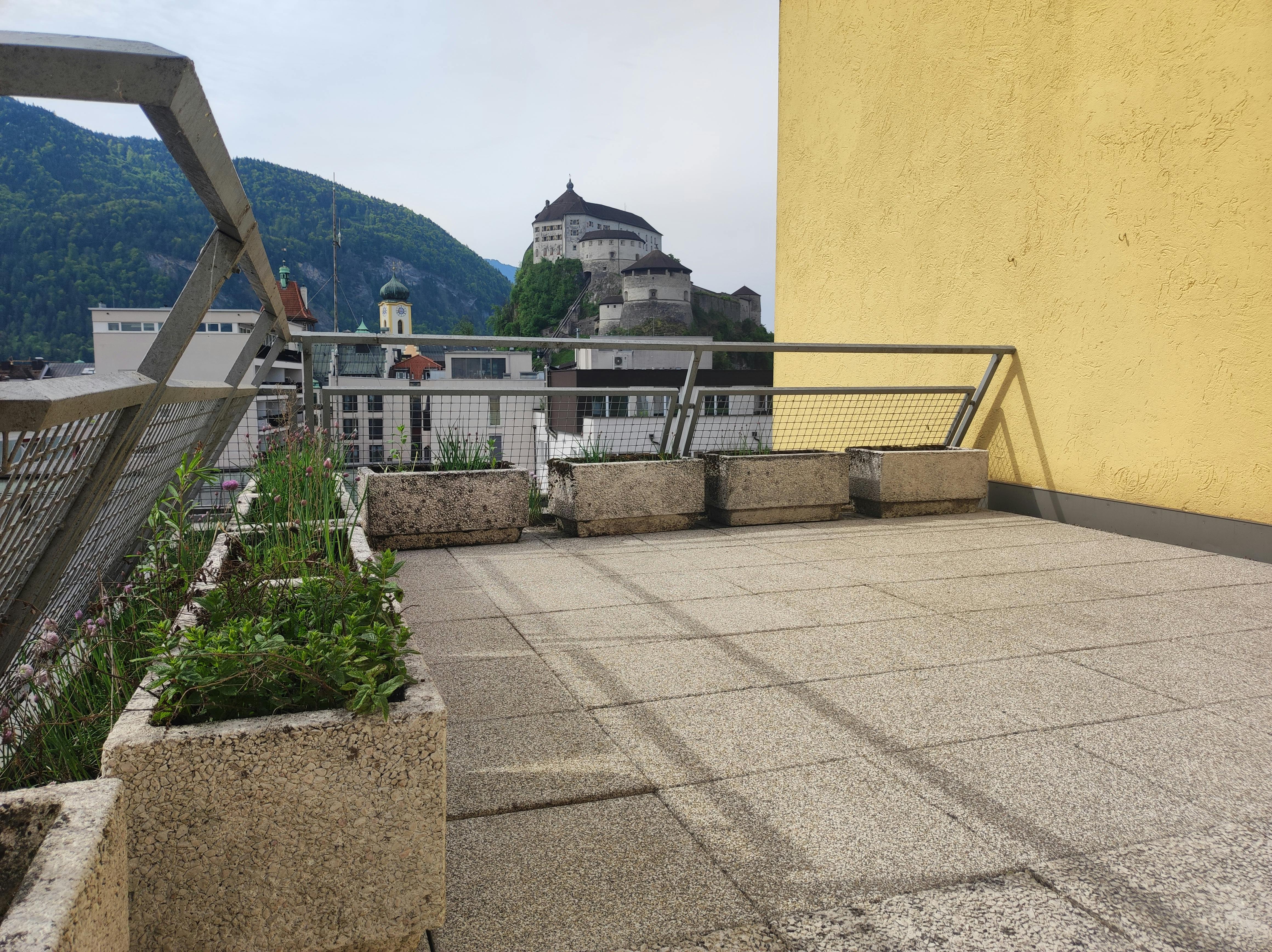 Apartment for rent for €1,900 per month in Kufstein, Feldgasse