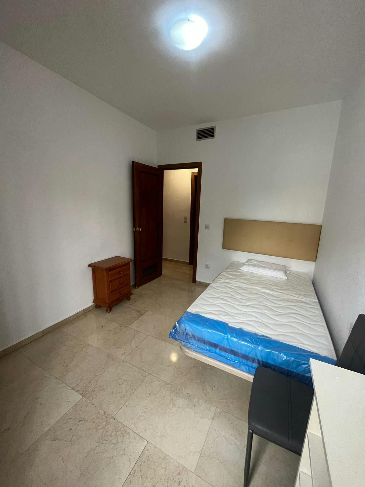 Chambre privée à louer pour 320 €/mois à Córdoba, Avenida de Manolete