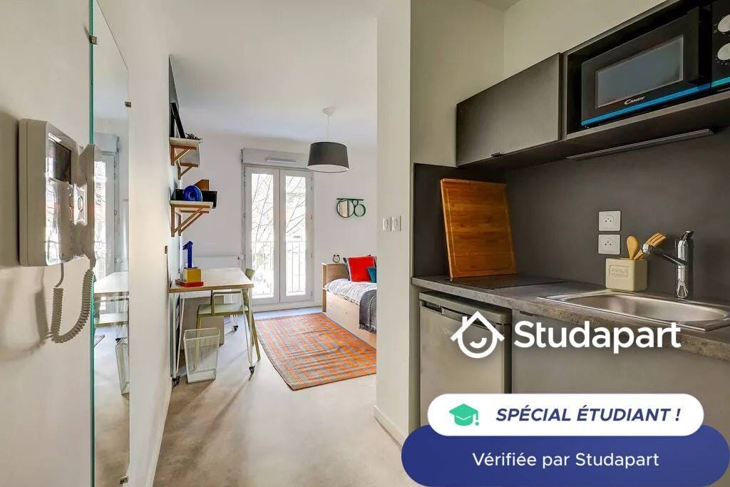 Private room for rent on Avenue du Drapeau, Dijon