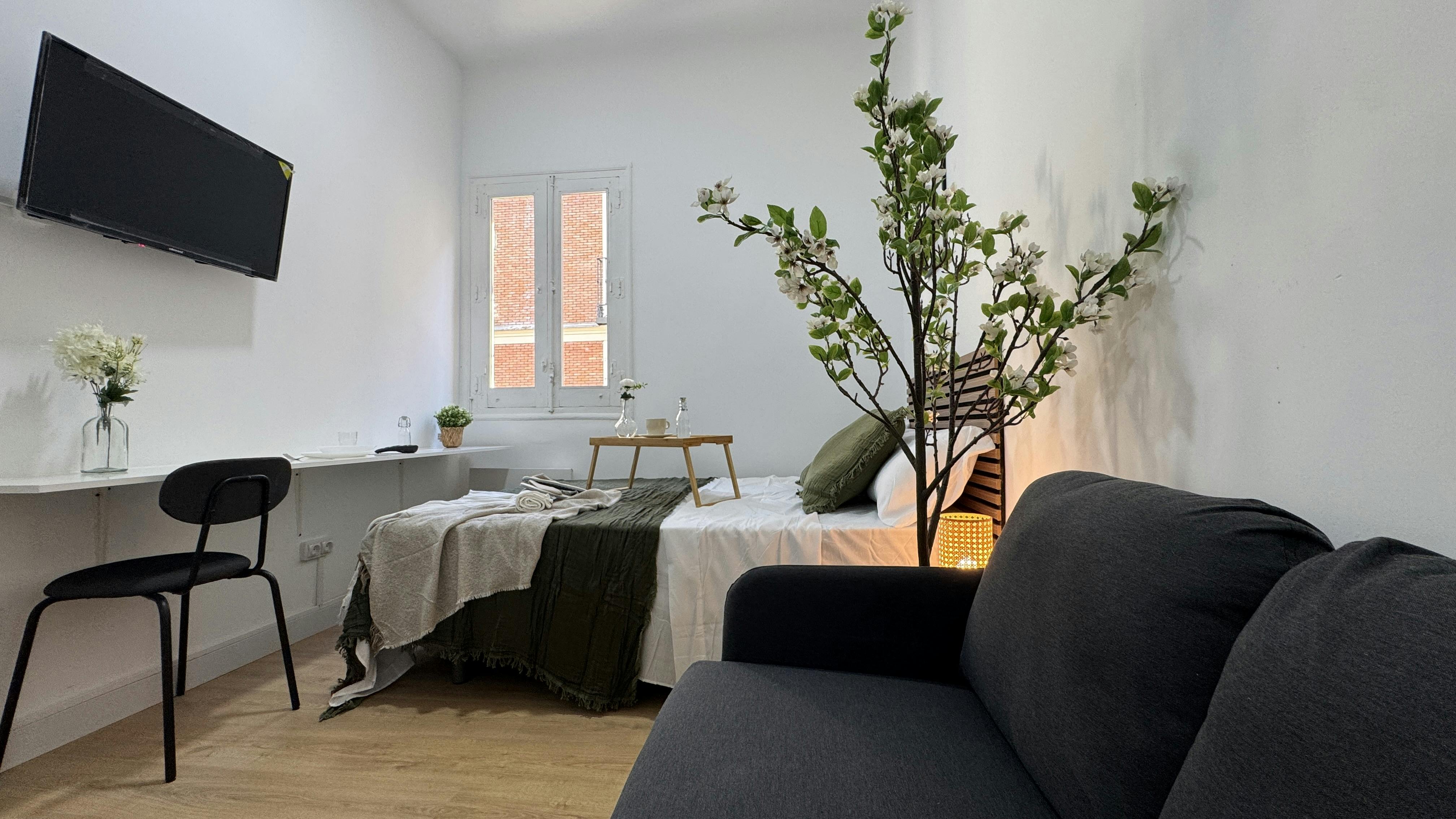 Private room for rent for €650 per month in Madrid, Calle de Caravaca