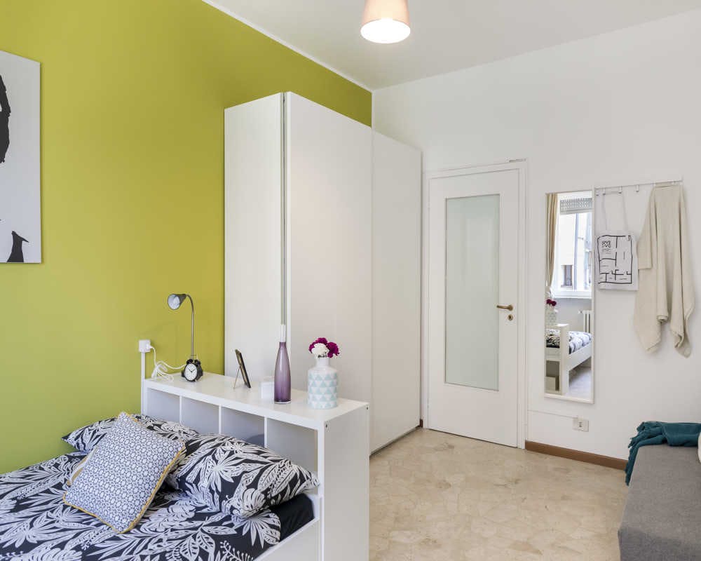 私人房间 正在以 €500 的月租出租，其位于 Cesano Boscone, Via dei Mandorli