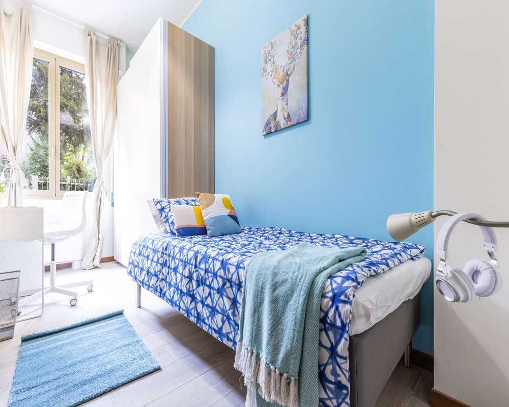 Private room for rent for €595 per month in Bologna, Via Franco Bolognese