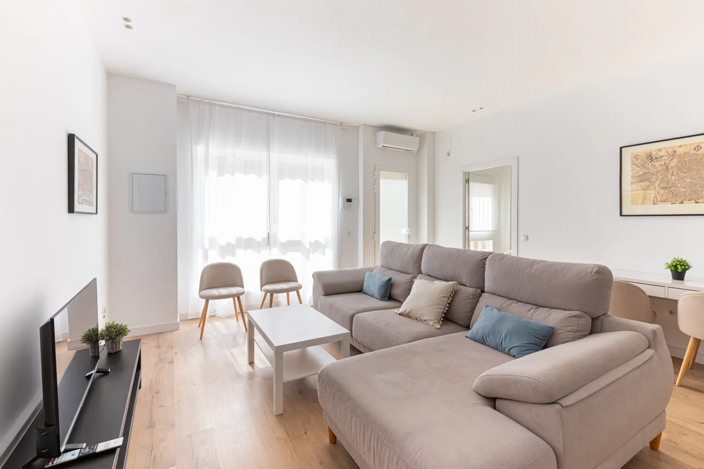 2-Bedroom Apartment in Calle de Emiliano Barral, Madrid (1628477) ROOM 1