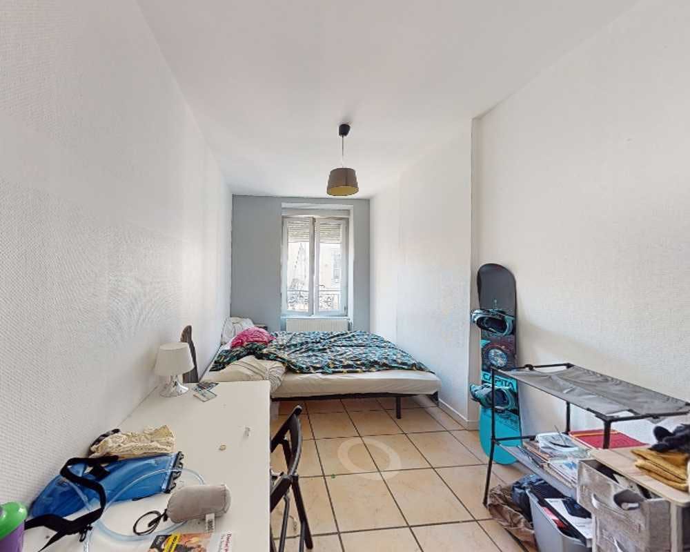 WG-Zimmer zu mieten für 400 € pro Monat in Lyon, Rue Saint-Michel