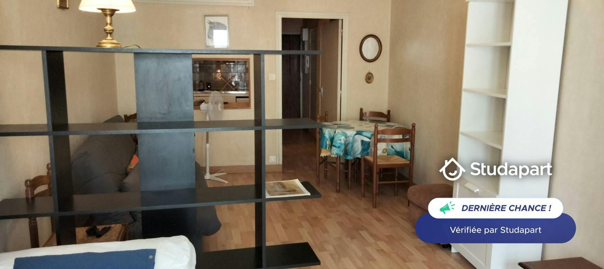 Appartement te huur voor € 790 per maand in La Rochelle, Rue Saint Jean du Pérot