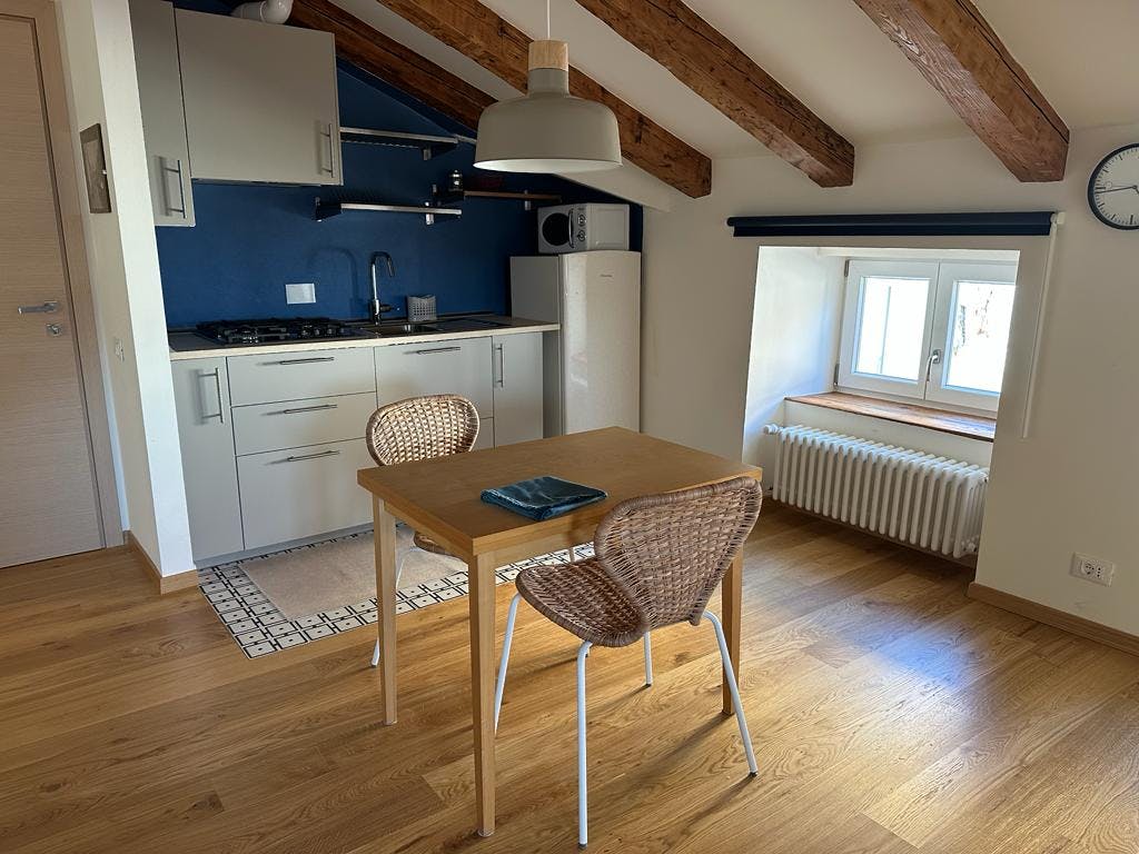 Studio à louer pour 1 480 €/mois à Trieste, Via Udine