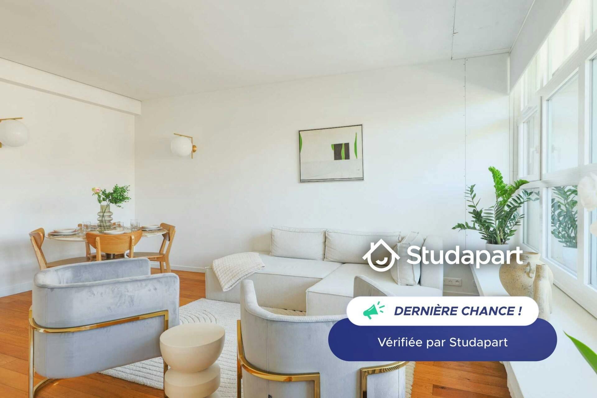 Apartment for rent for €3,600 per month in Paris, Avenue de Versailles