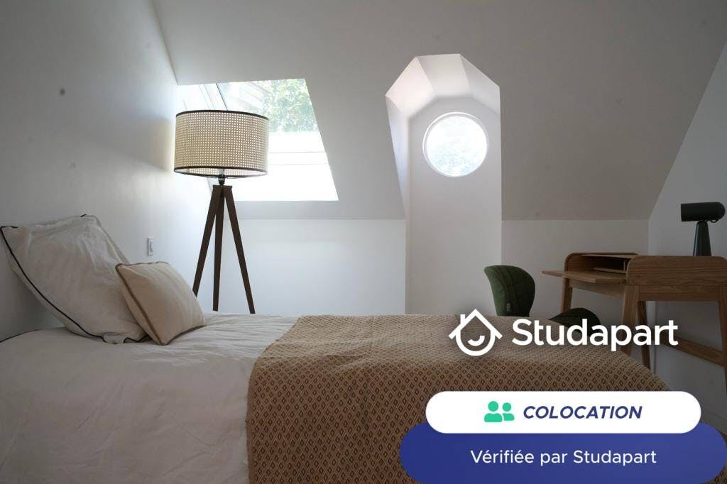 Private room for rent for €400 per month in Orléans, Rue du Faubourg Saint-Jean