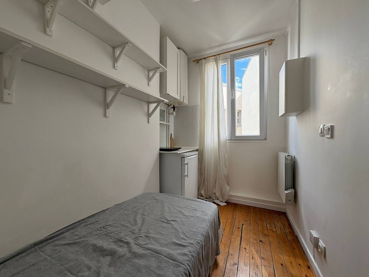 Studio for rent for €940 per month in Paris, Avenue de Versailles