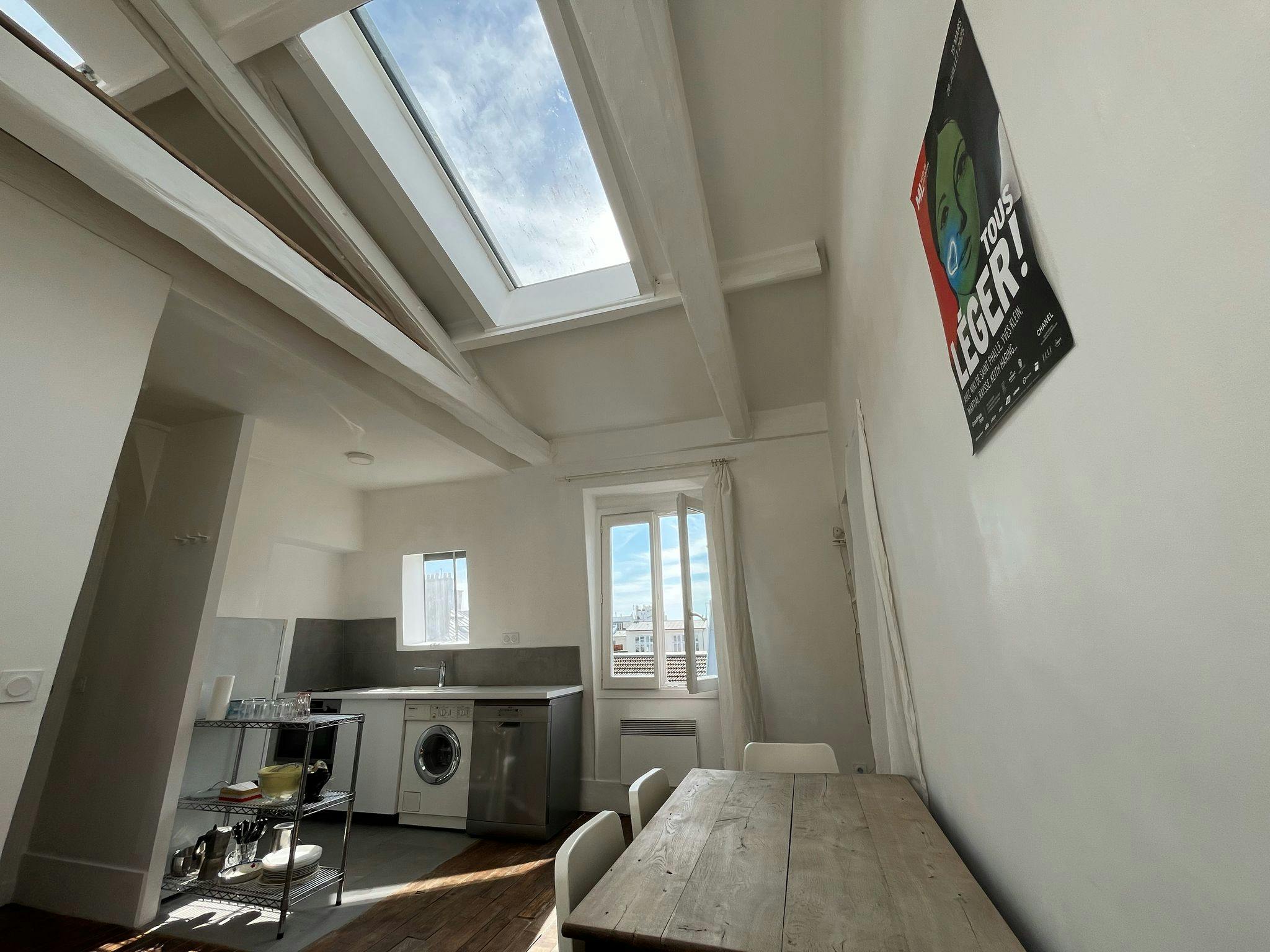 Apartment for rent for €2,100 per month in Paris, Rue Campagne Première