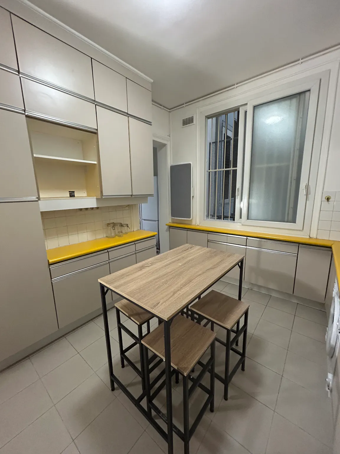Private room in Rue des Saussaies, Paris (1628899) COMMON_AREA